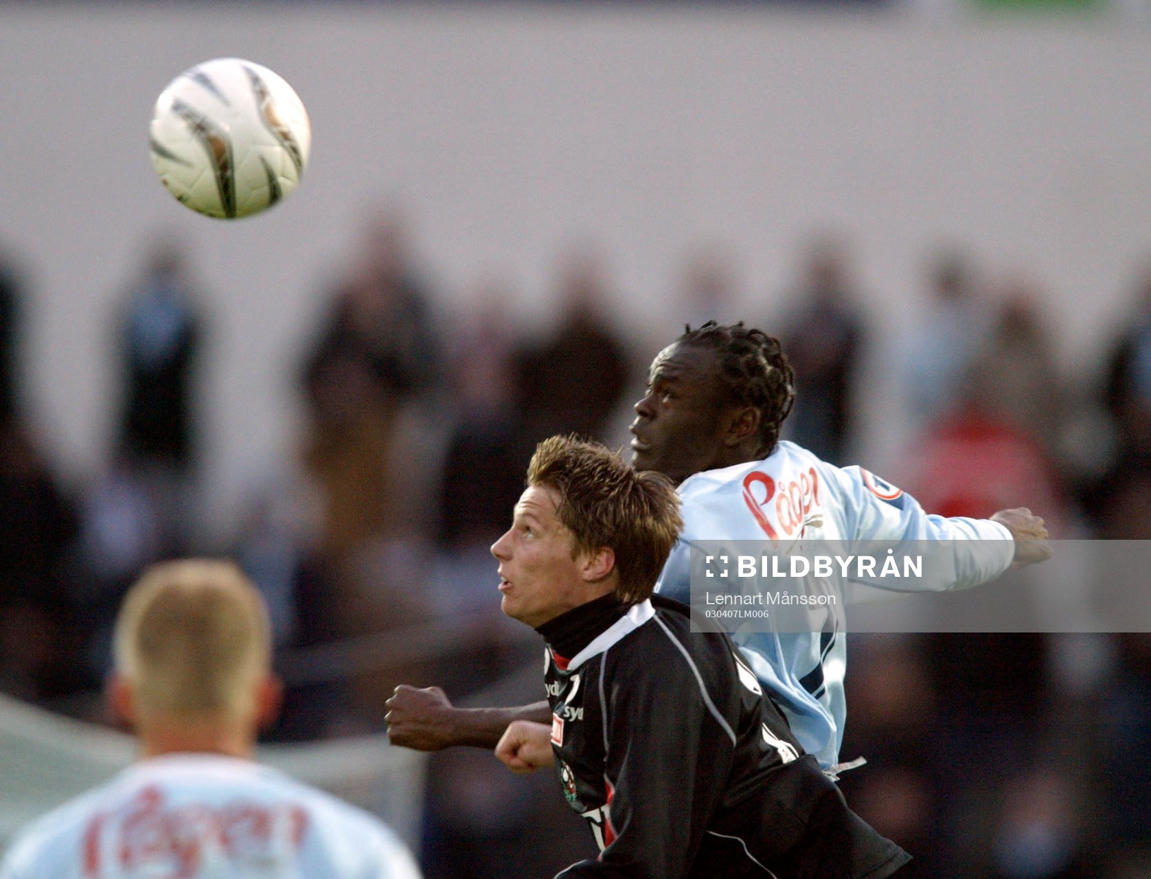 Patrik Anttonen och Joseph Elanga. Nick, nickduell