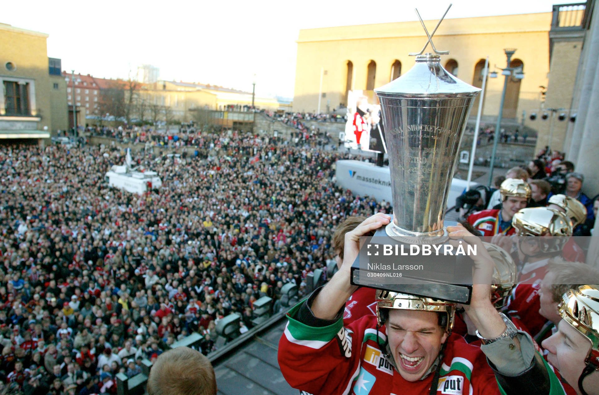 Ishockey, Elitserien, Frölunda svenska mästare! De firas