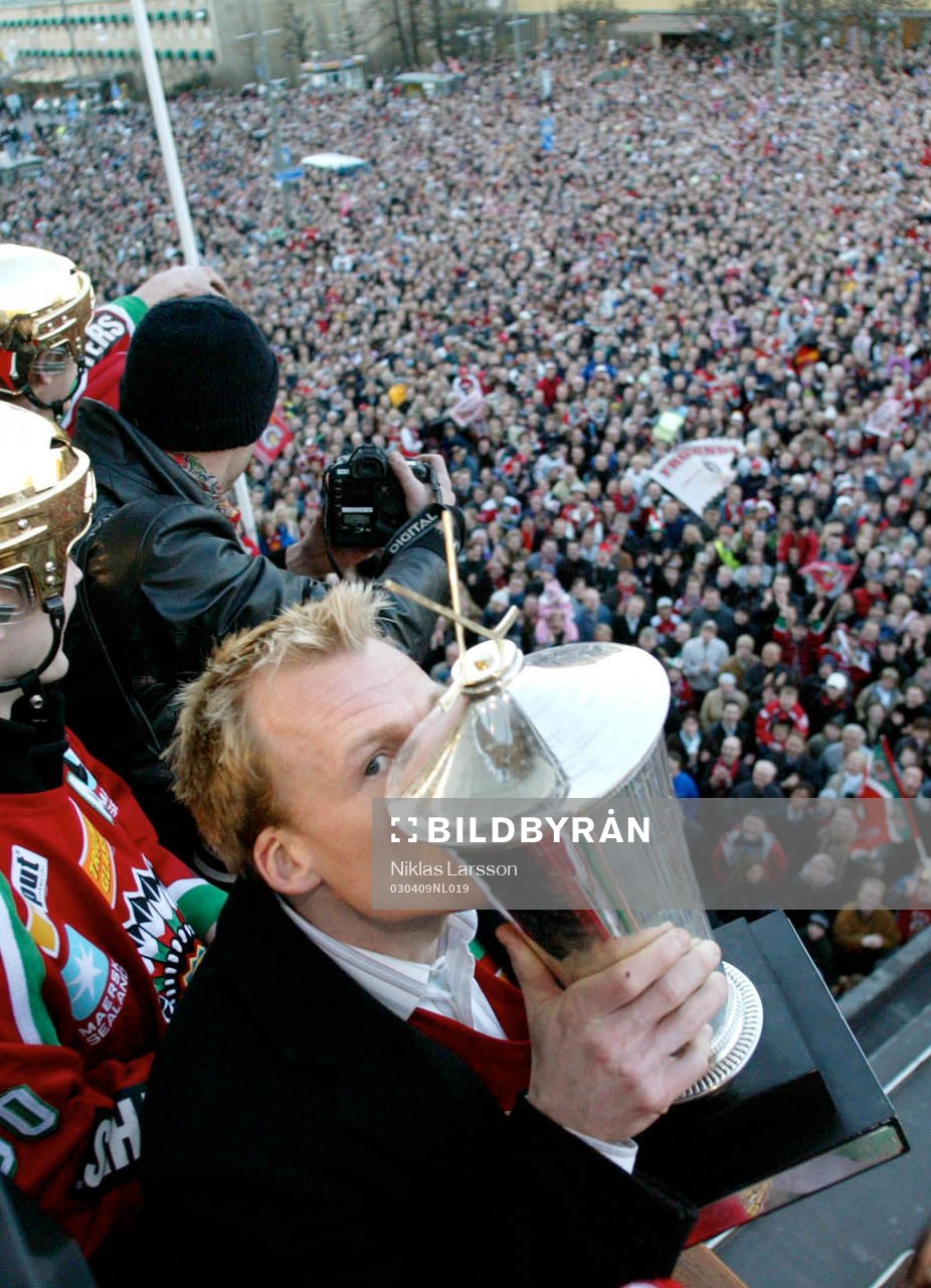 Ishockey, Elitserien, Frölunda svenska mästare! De firas