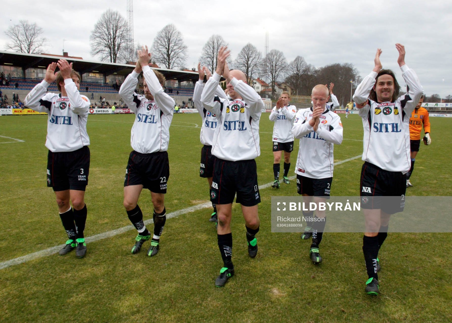 Glada Örebro-spelare tackar