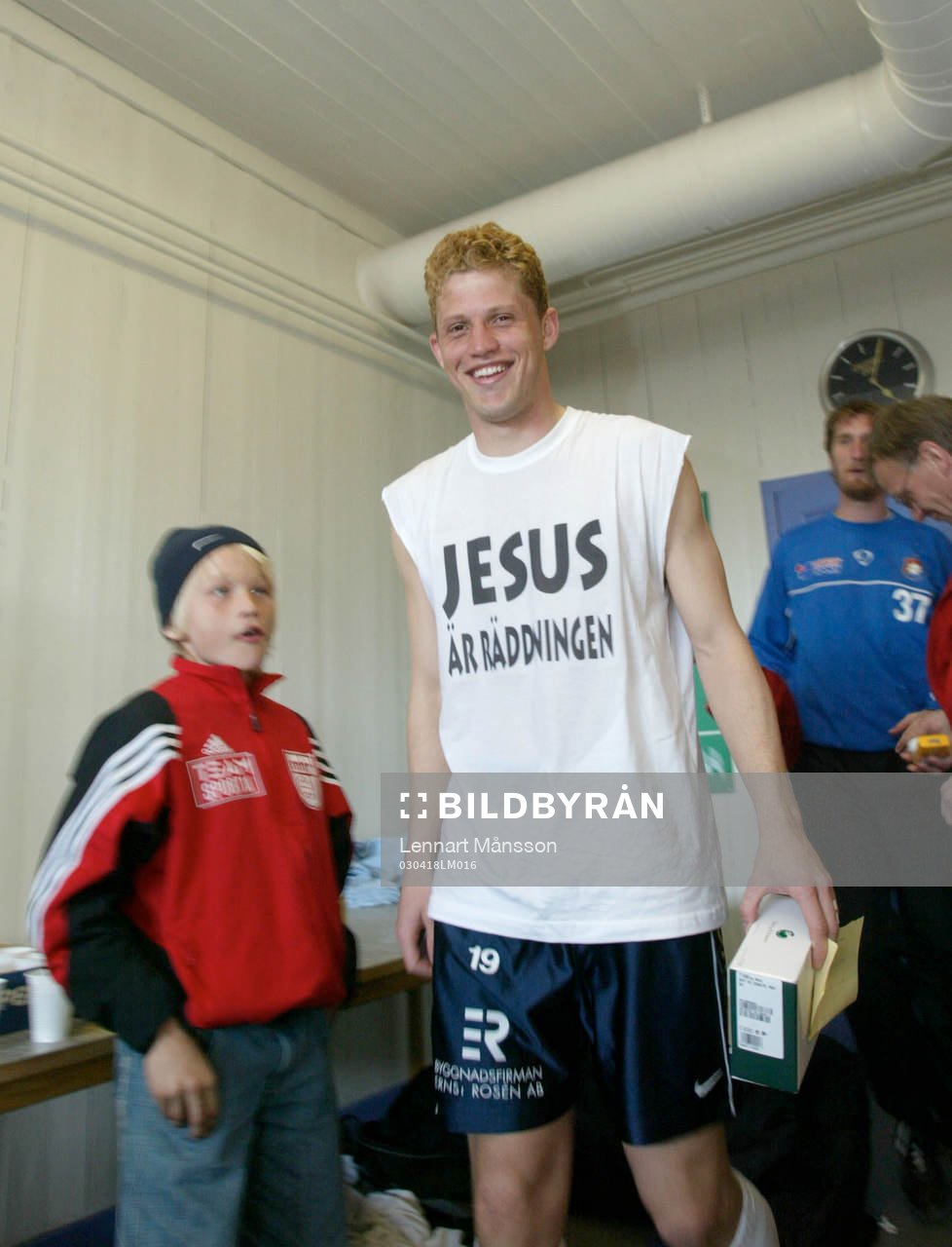 Titta, är det Jesus?, 2-målsskytten Paulinho Guara kommer