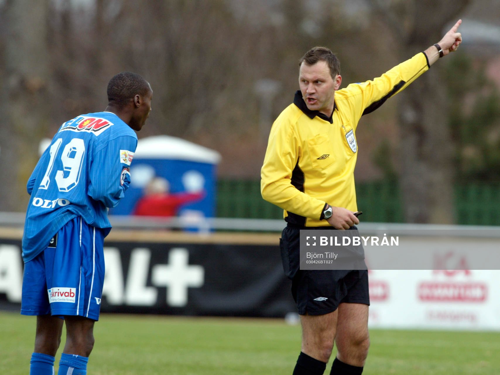 Atiba Hutchinsson, Öster och Jonas Eriksson, domare