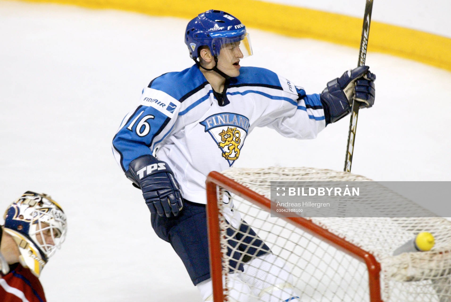 Ville Peltonen, Finland