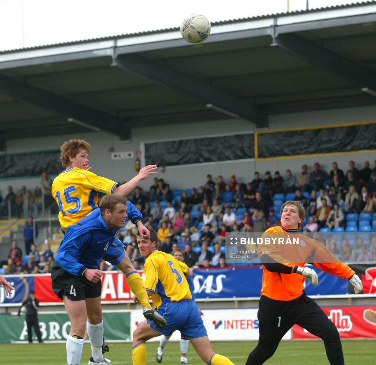 Johan Andersson mycket nära att nicka mål, målvakten ute