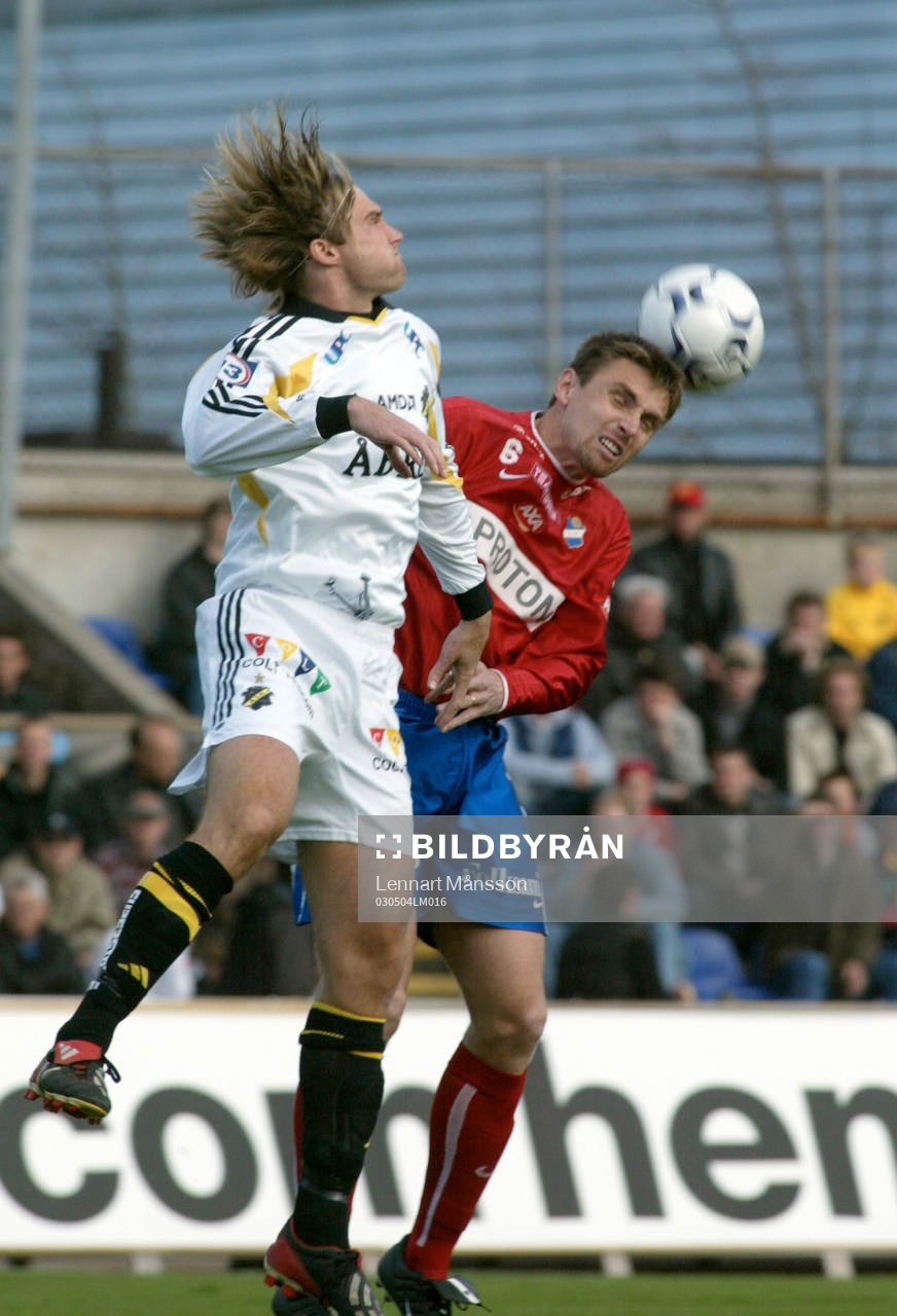 Andreas Andersson mot Marcus Jonsson i luftduell