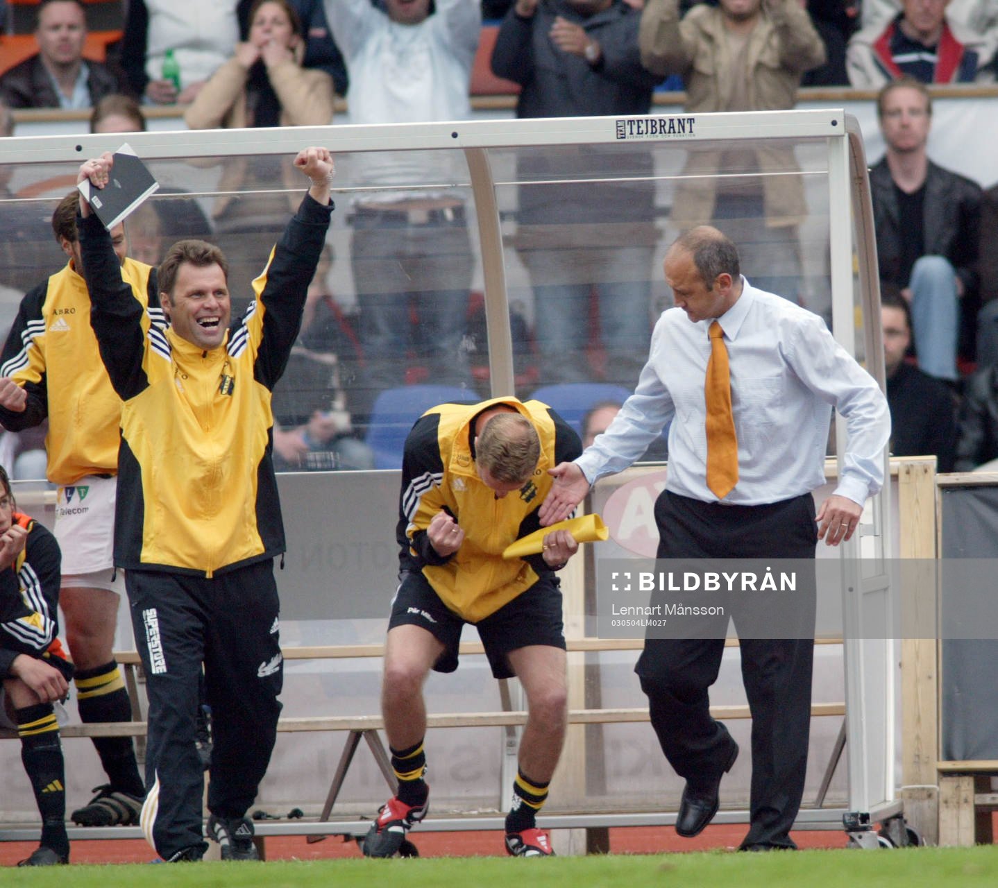 AIK-jubel på bänken, Peter Kisfaldu.., Pär Millqvist och