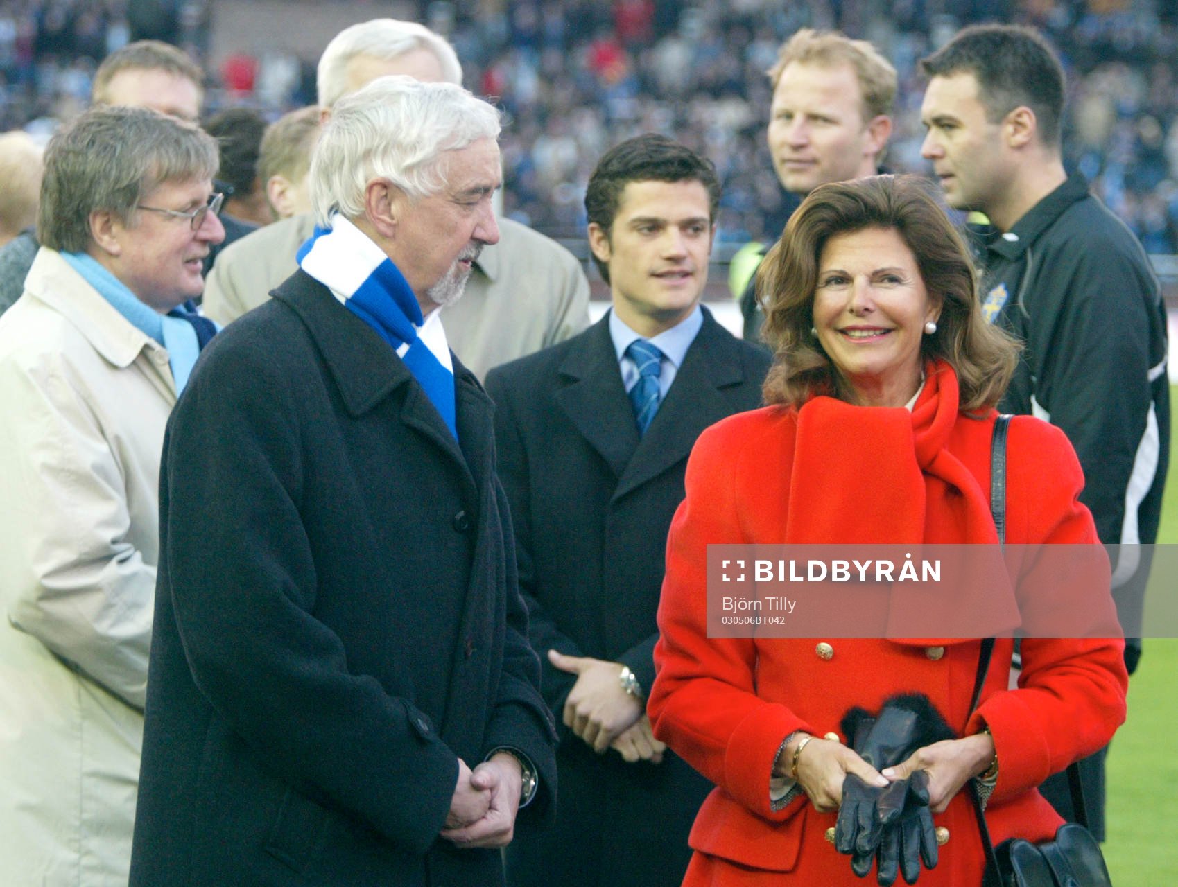 Prins Carl Philip och Drottning Silvia hälsar på spelare