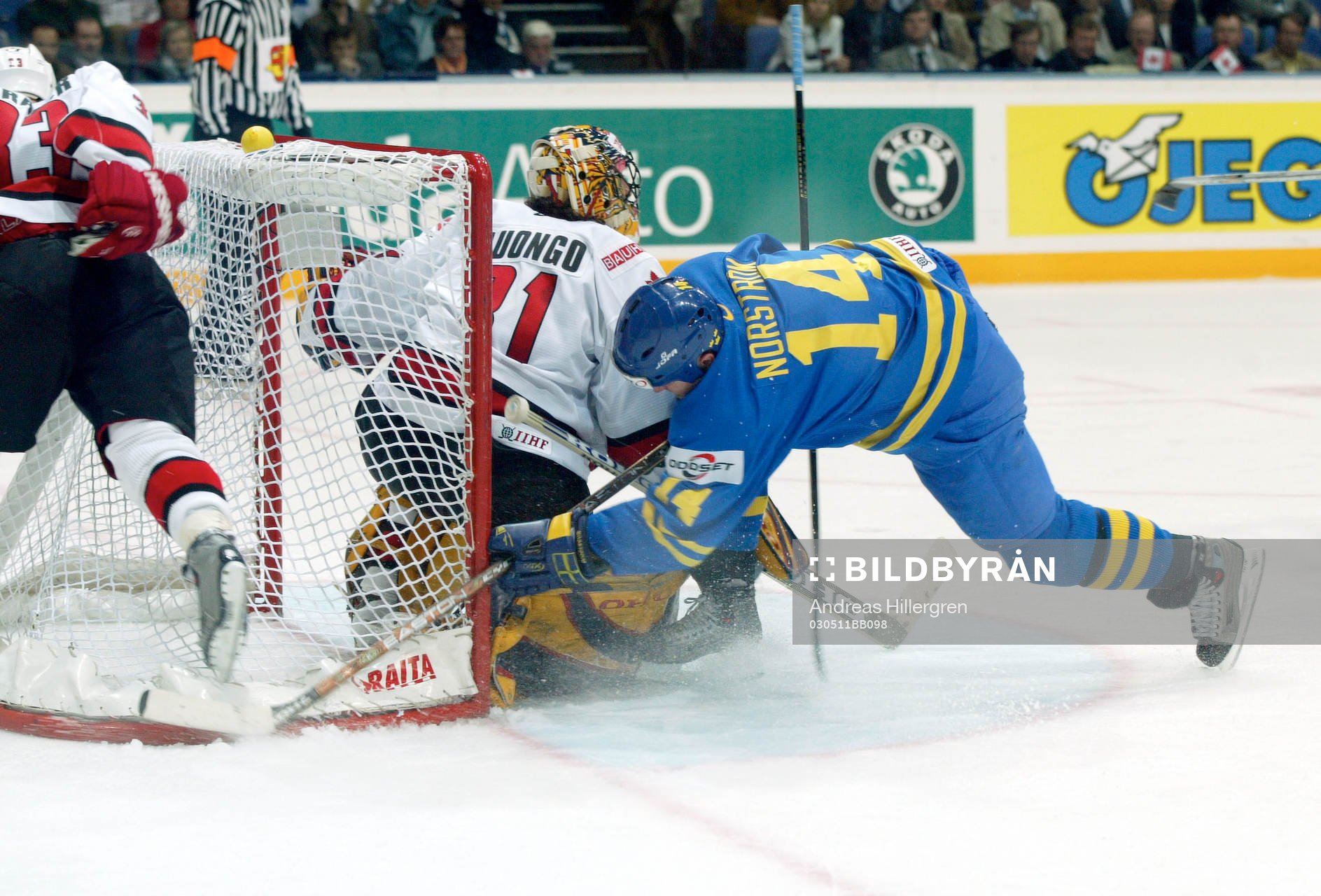 Mathias Norström, Sverige, får en fygtur