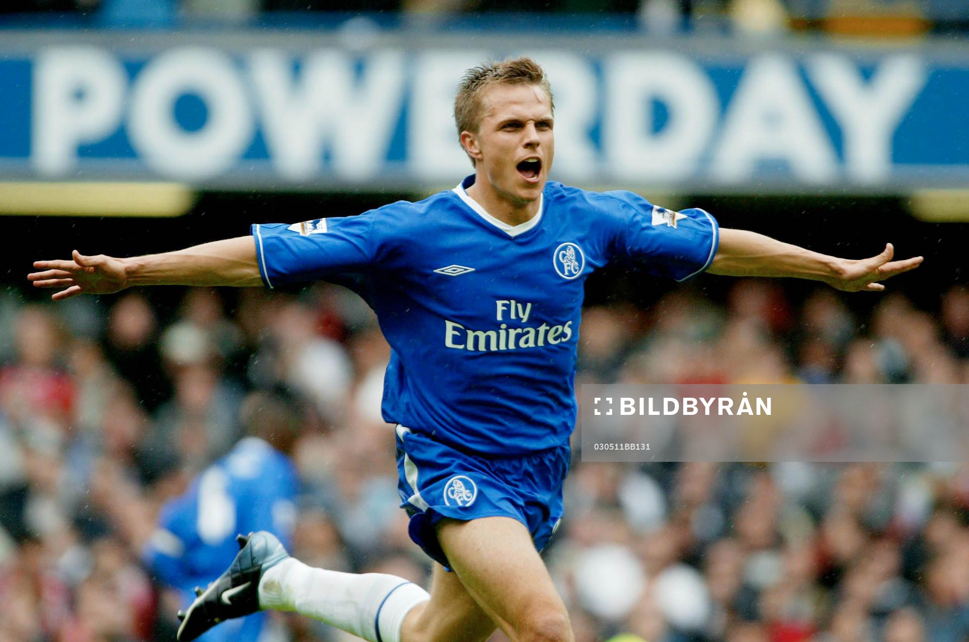  Chelsea's Jesper Gronkjaer jubel.