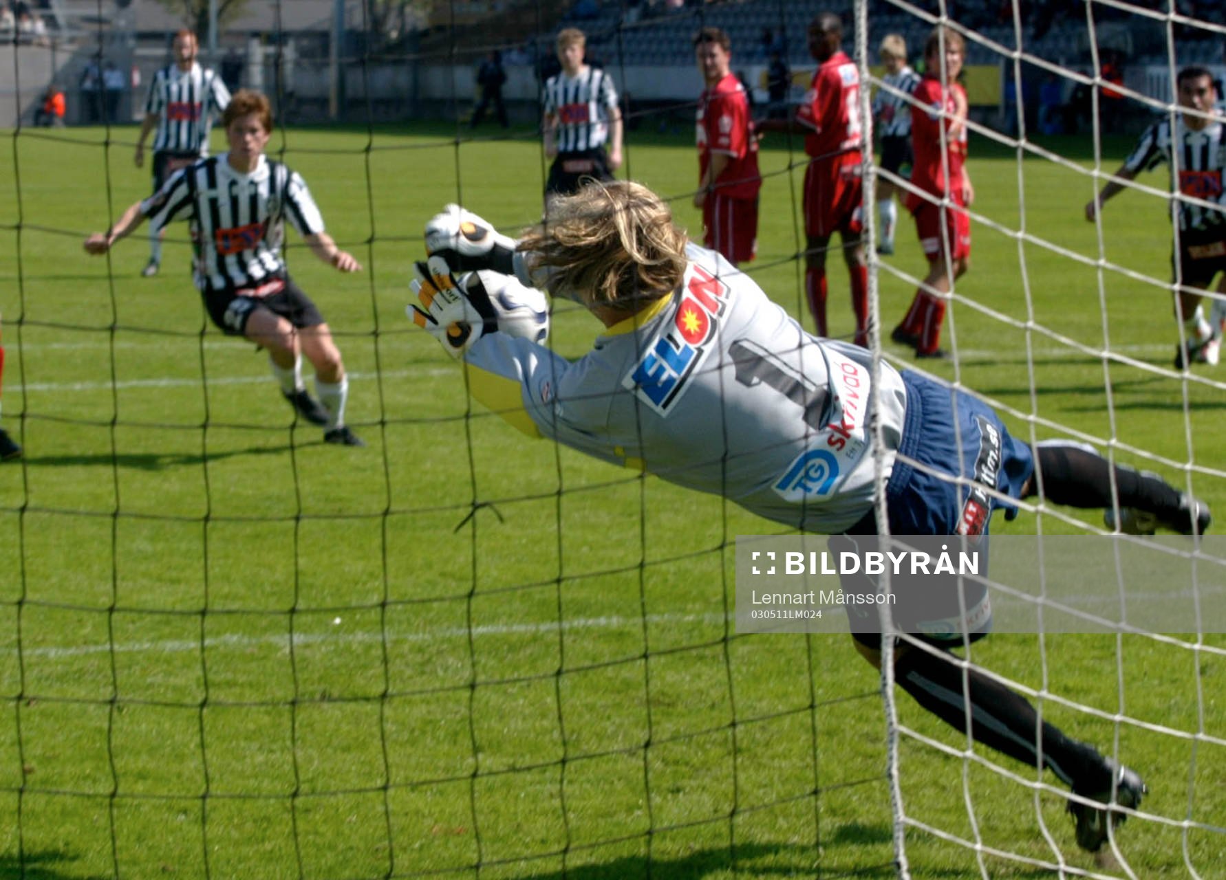Björn Stringheim, målvakt,  räddar frispark från Henrik