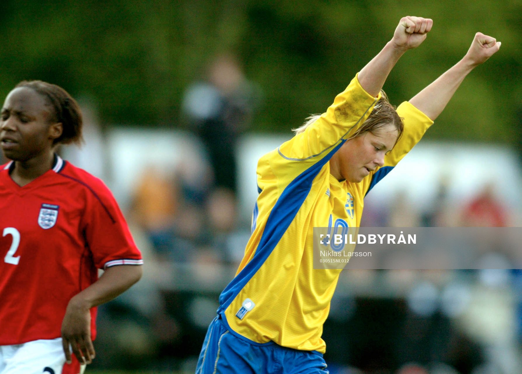 Johanna Almgren, Sverige jublar och Faye Cardin, England