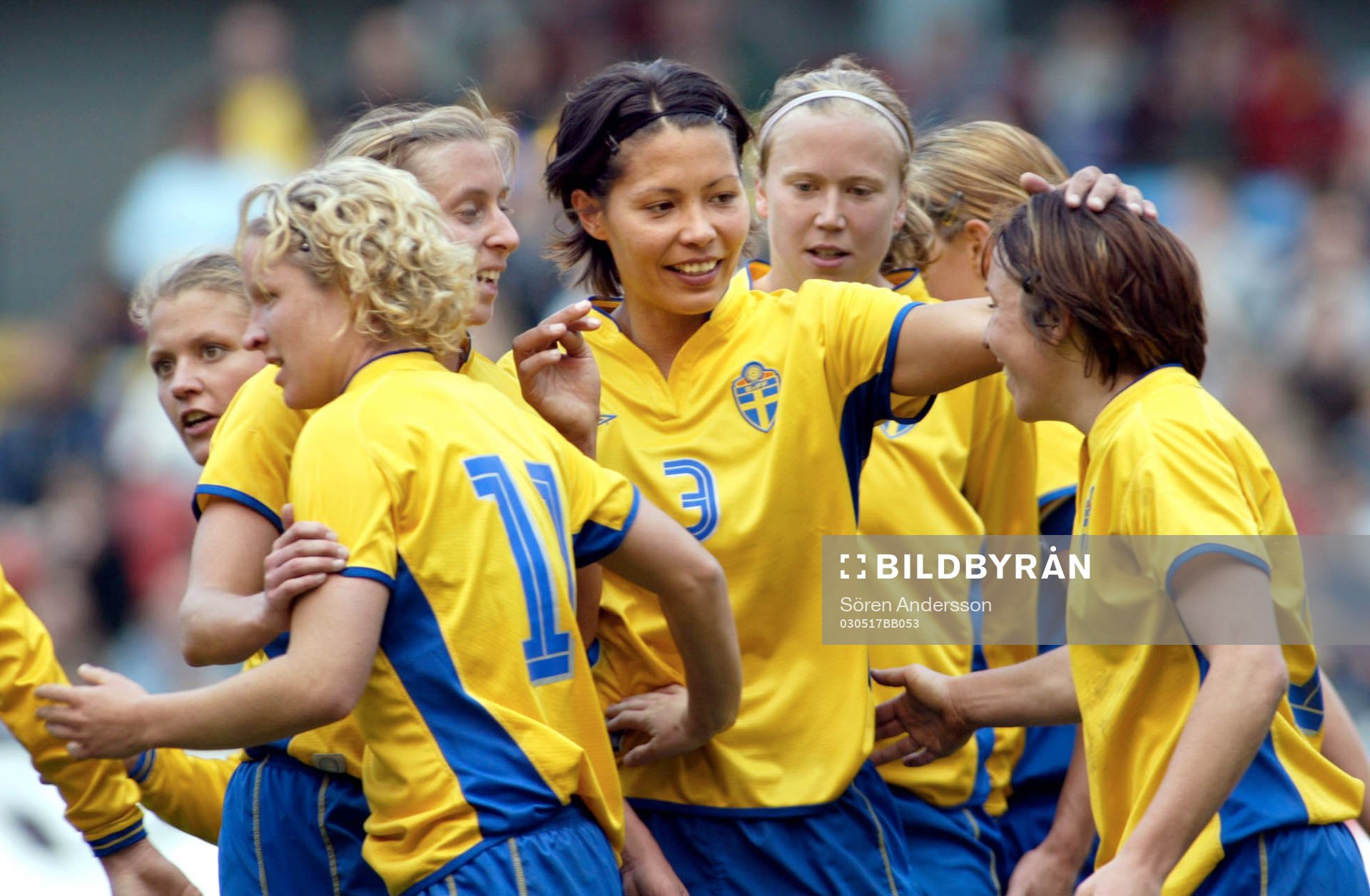 Fotboll, Dam, EM-kval, Sverige . Hanna Ljungberg klappas om