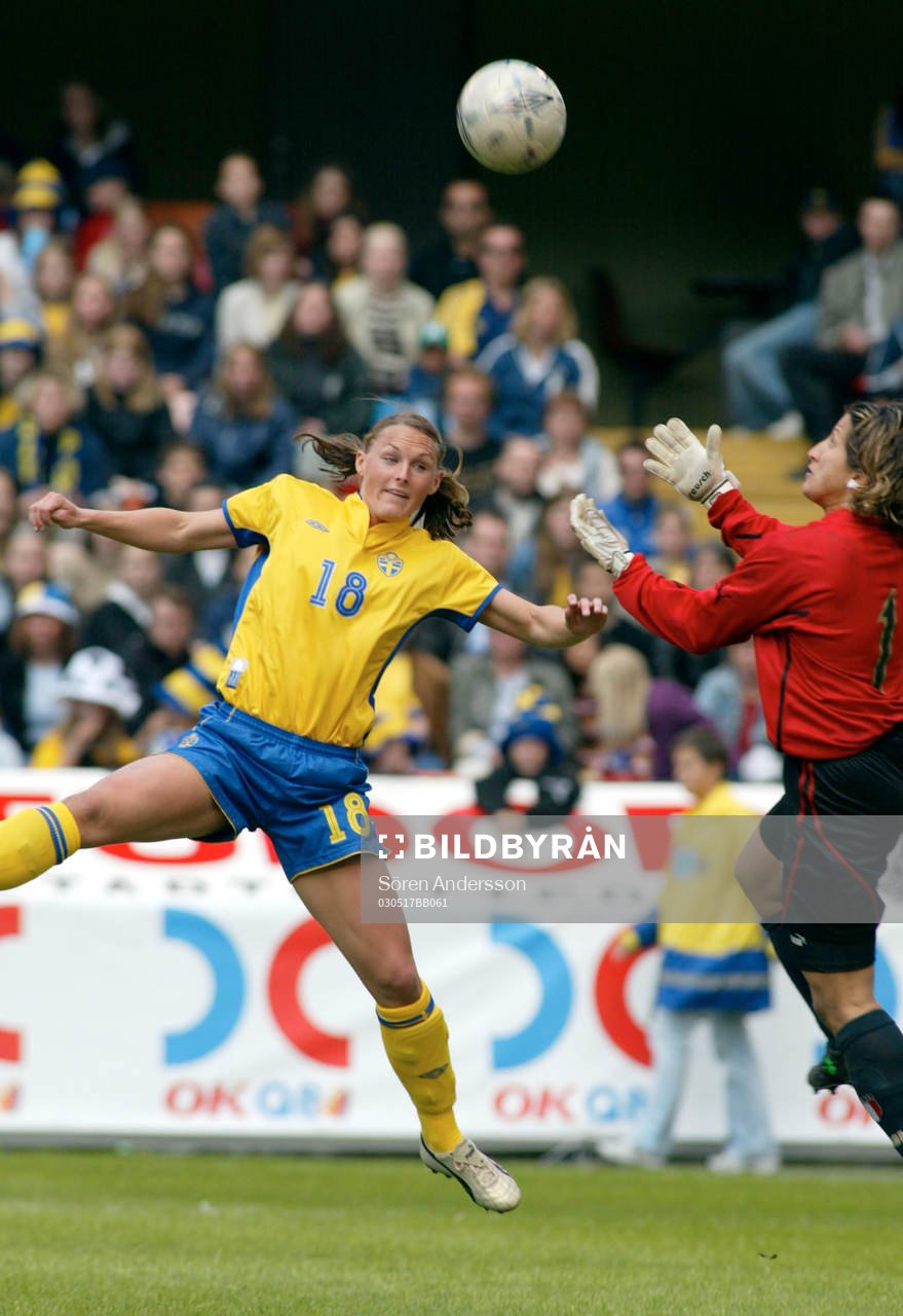 Salina Olsson, Sverige och Carla Brunozzi, målvakt, Italien