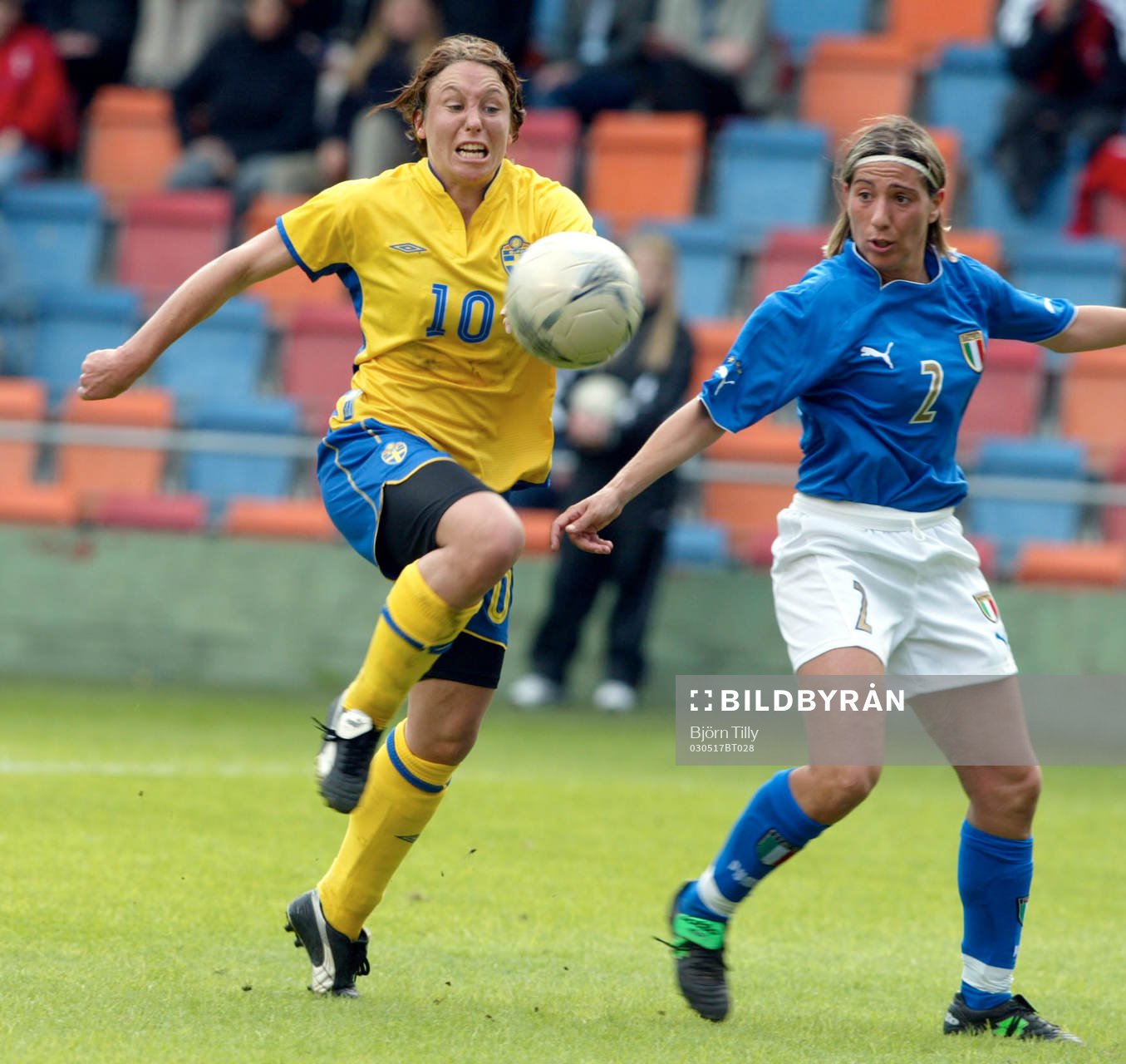 Hanna Ljungberg på väg att göra 2-0
