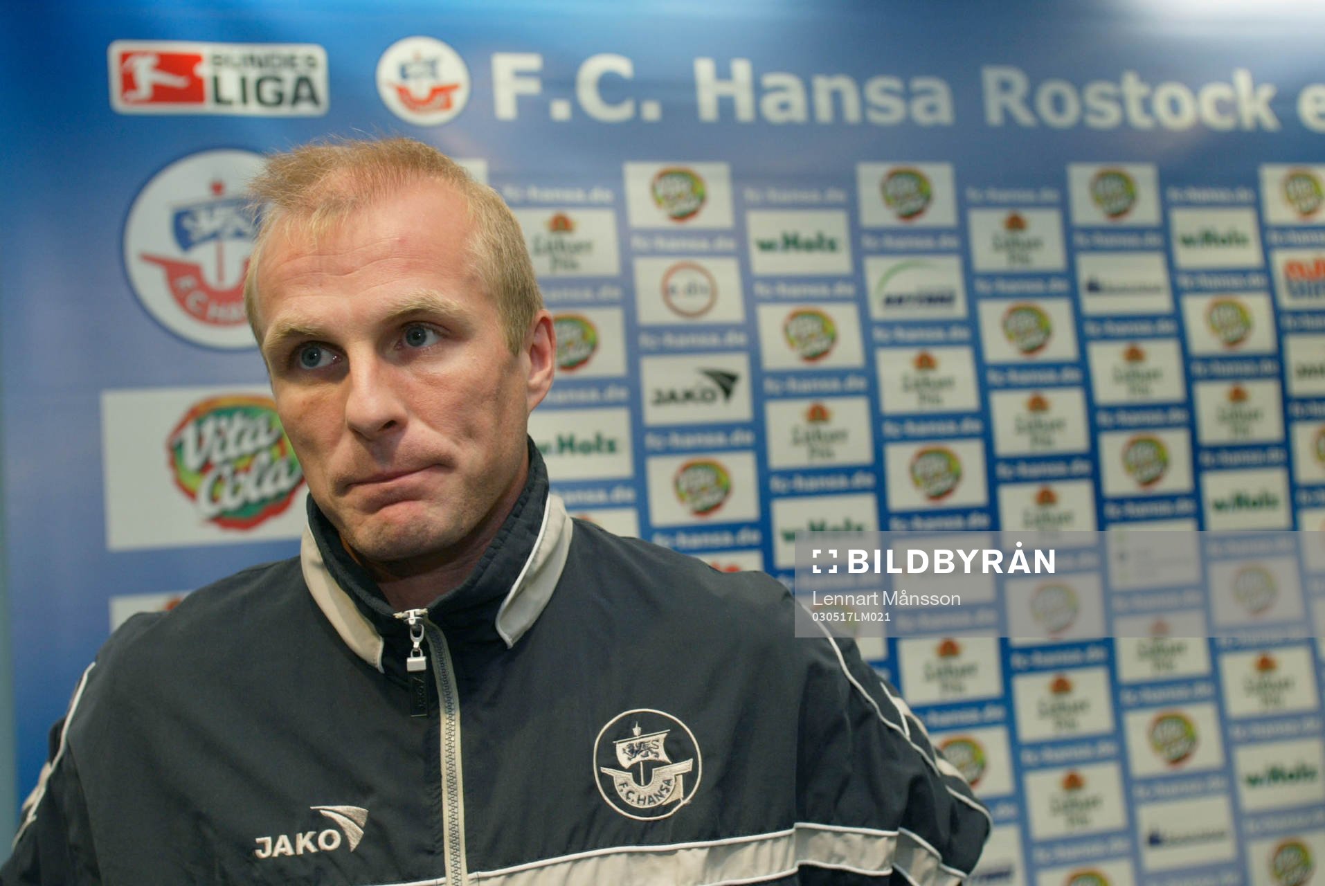  En mycket besviken Peter Wibrån vänder Hansa Rostock ryggen efter att han inte fått spela en enda minut i sin avskedsmatch på hemmaplan.