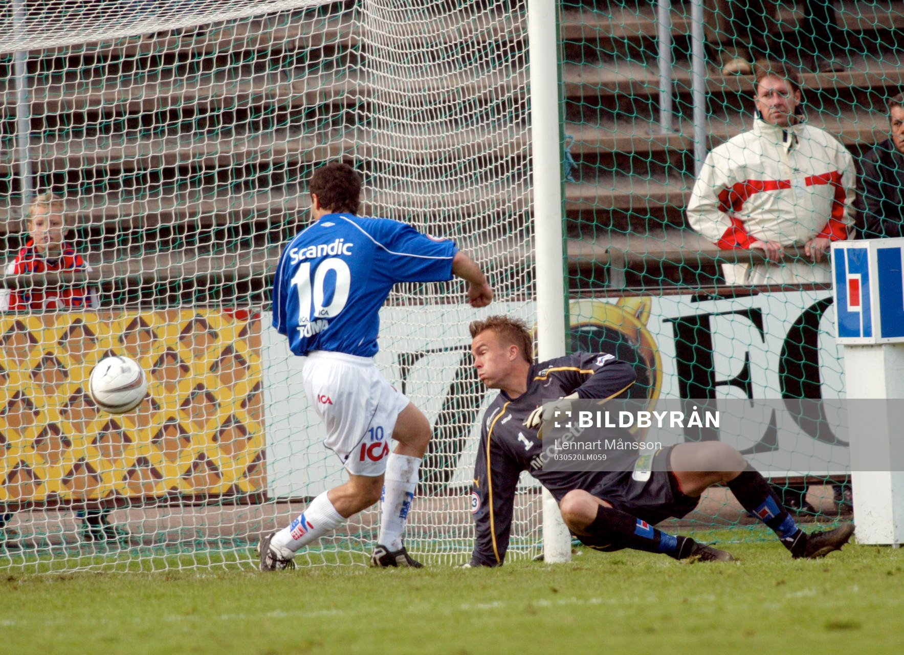 Fredrik Larsson, målvakt, Helsingborg och Sharbel Touma,