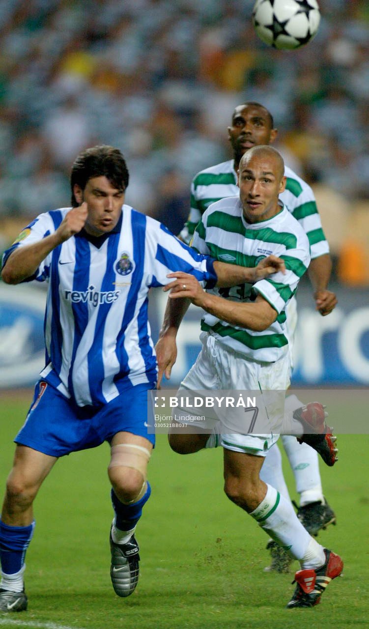 Nuno Valente och Henrik Larsson i duell om bollen