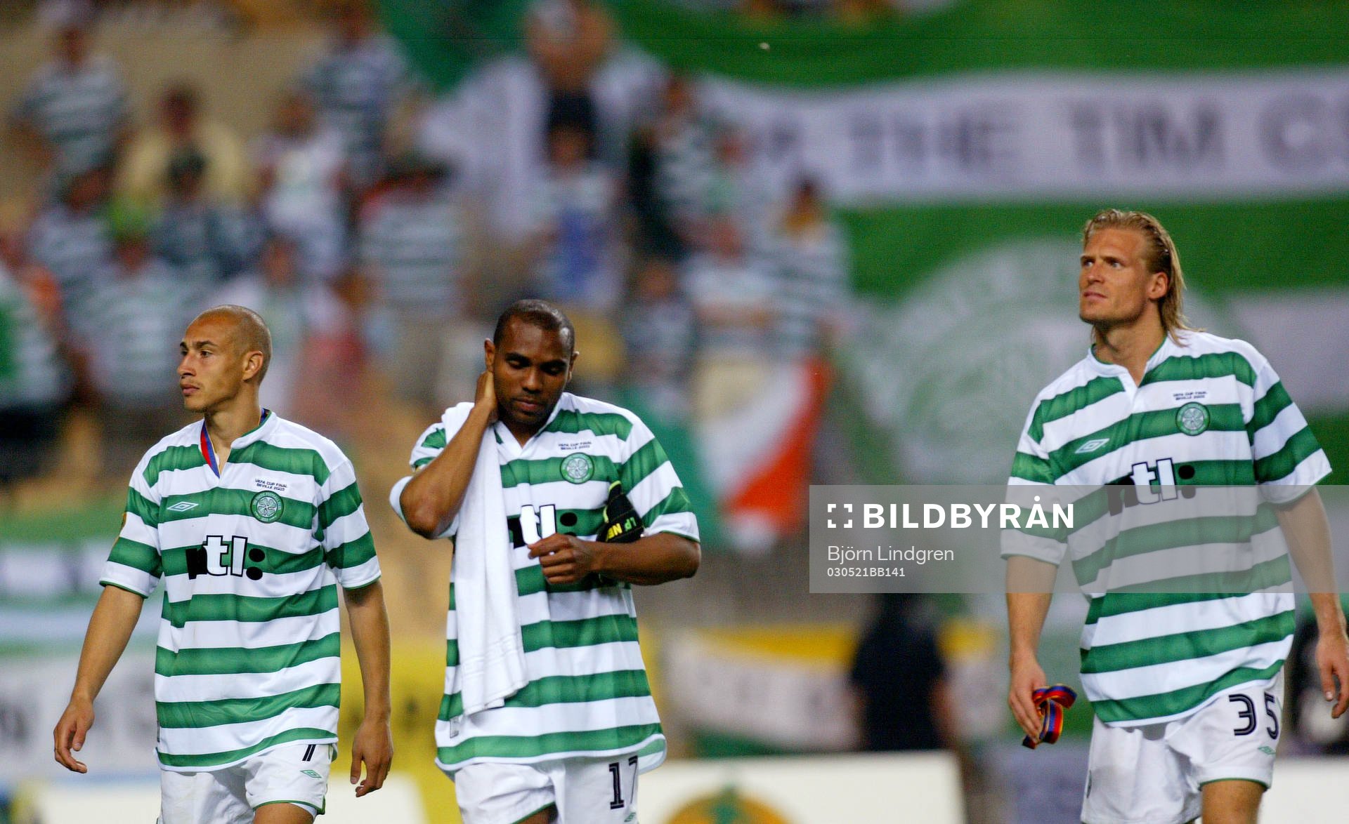 Henrik Larsson, Didier Agathe och Johan Mjällby deppar,