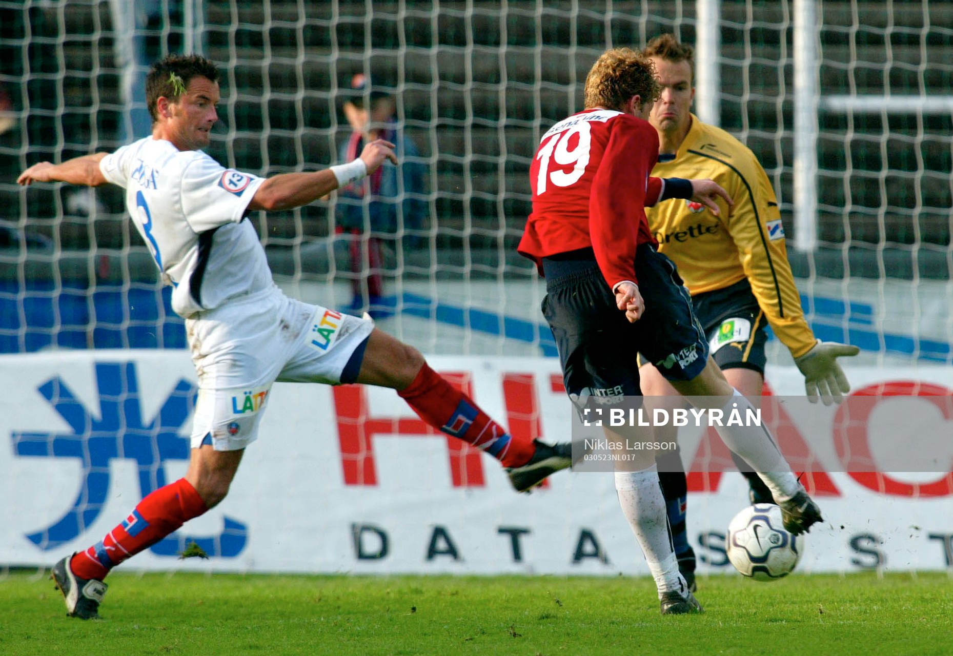  Paulinho Guarra gör 2-0 till ÖIS.