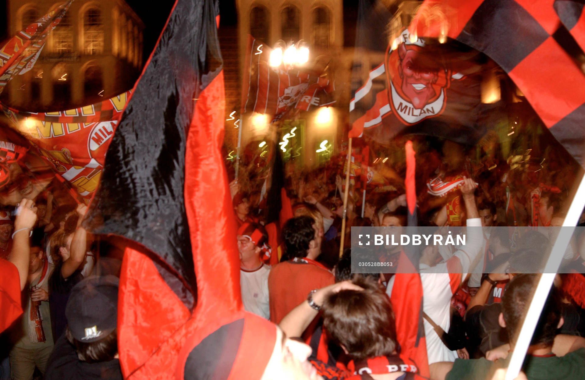 Milano / Piazza Duomo. Milan fans, supporter firar segern i