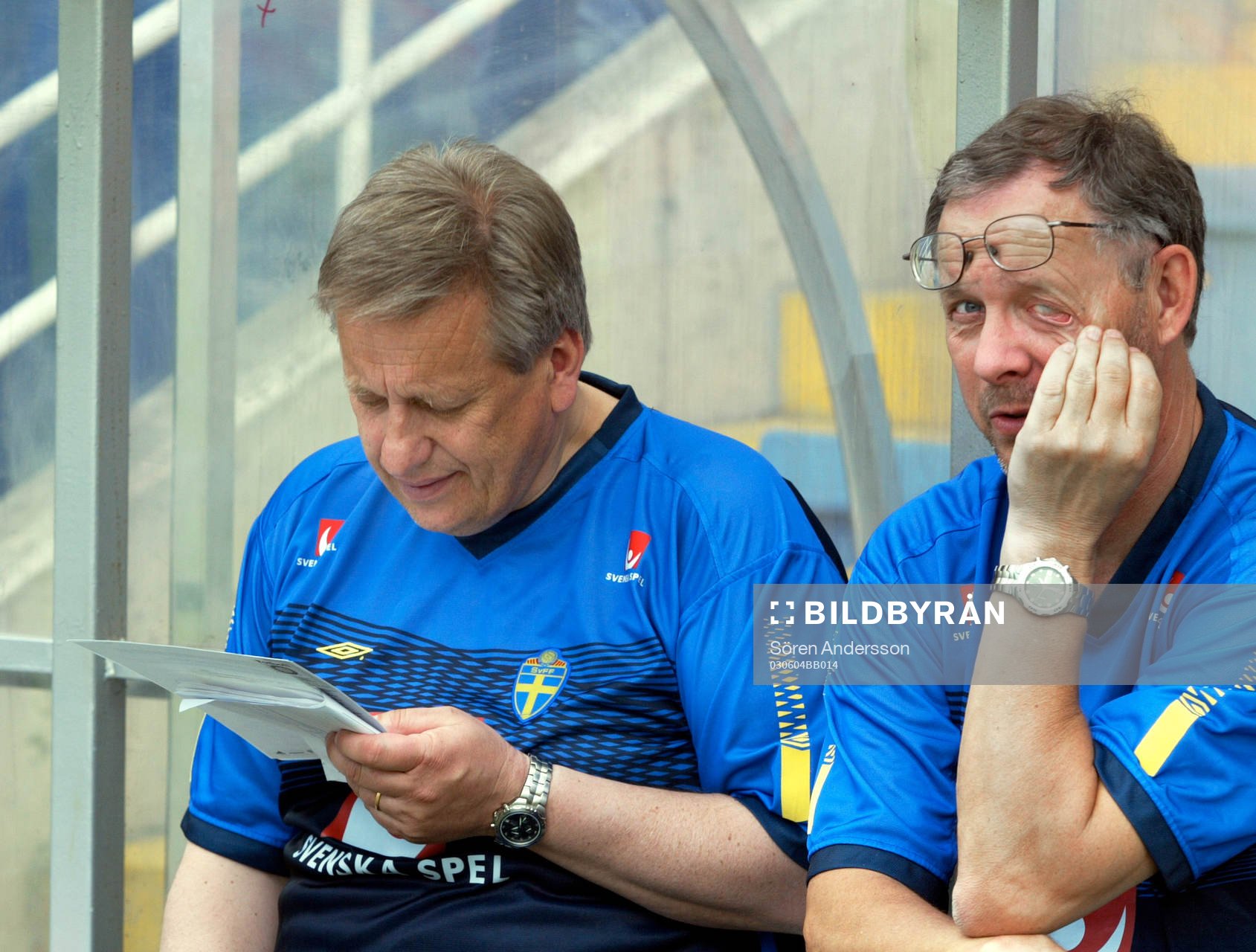Fotboll, landslaget, träning, förhands: Tommy Söderberg och Lars Lagerbäck, tränare, Sverige.