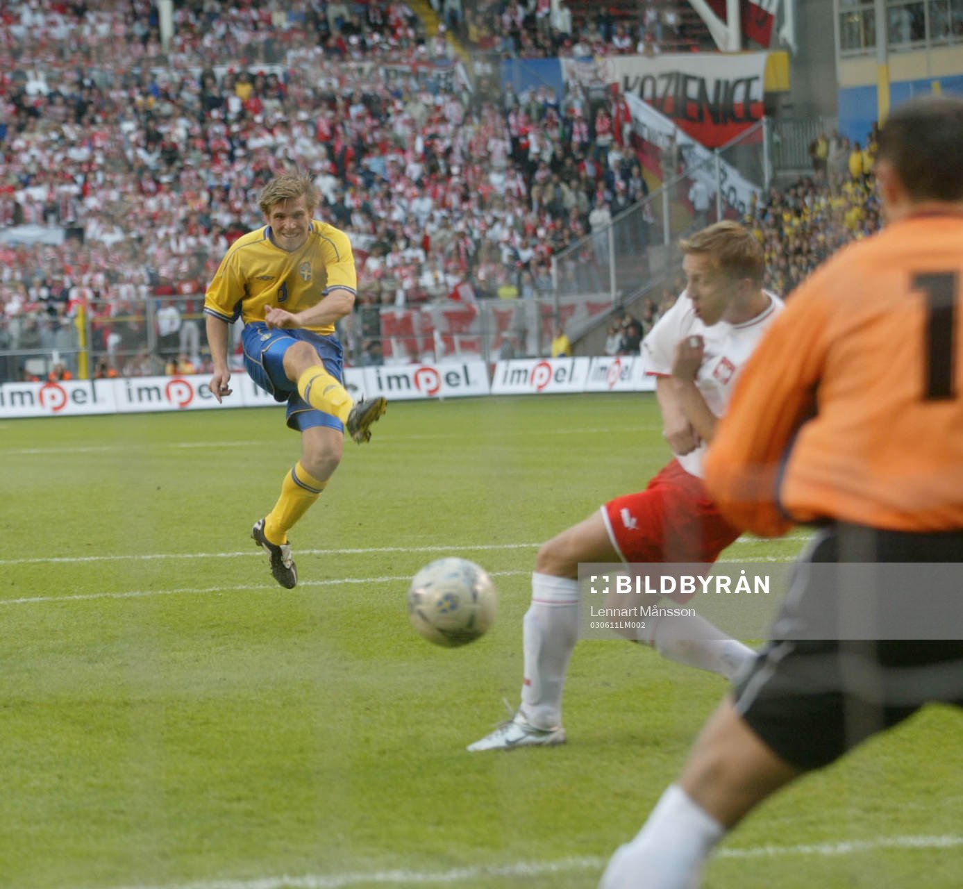 Anders Svensson, Sverige, skjuter in 1-0 målet