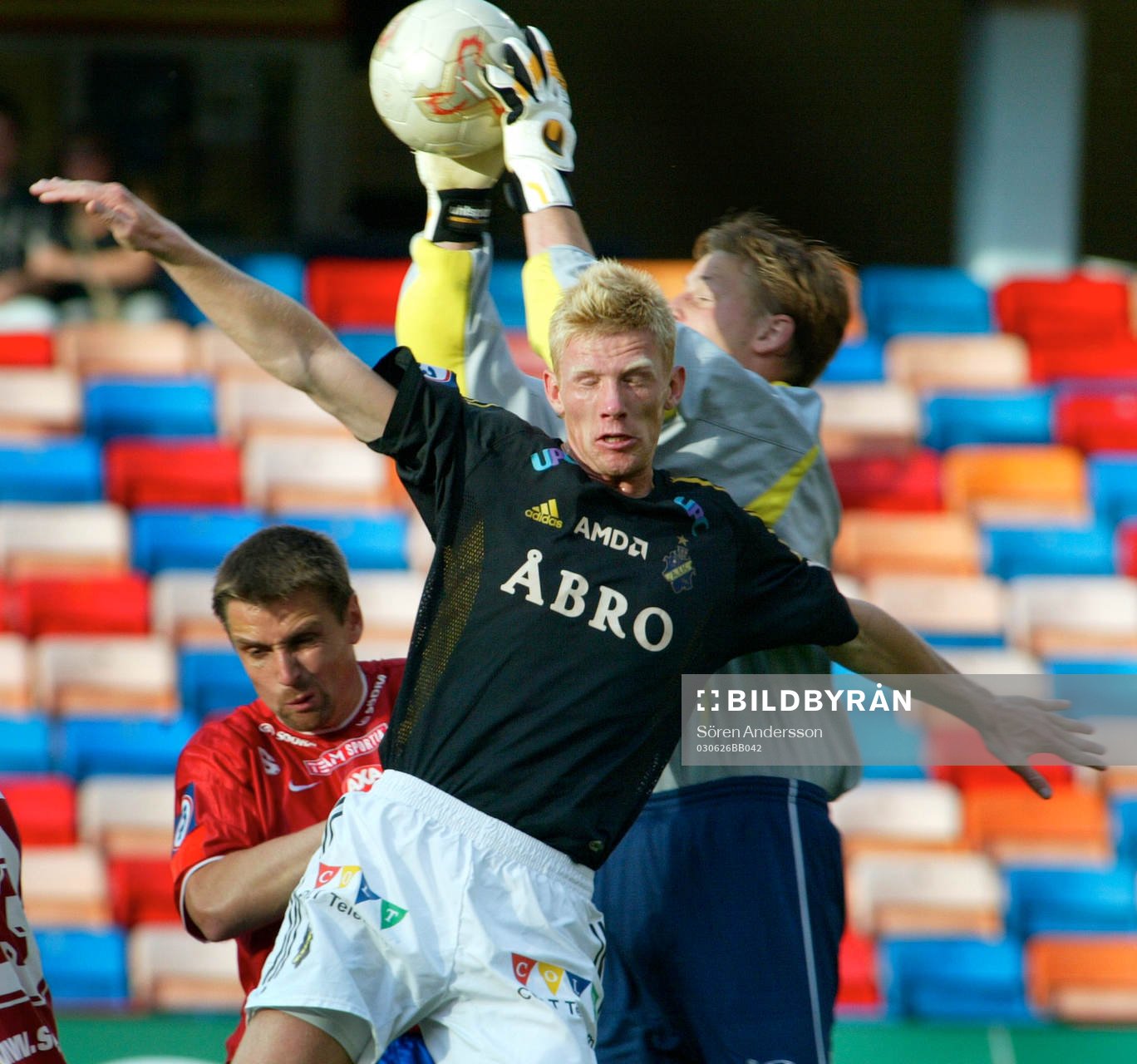  Fredrik Björck, AIK och Peter Kennfors, målvakt, Öster.
