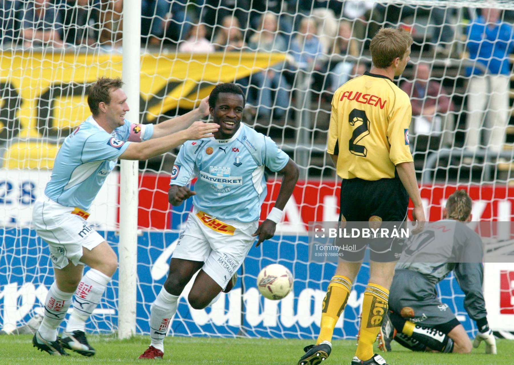  Målskyttarna Niklas Skoog och Peter Ijeh, Malmö jubel efter Ijehs mål