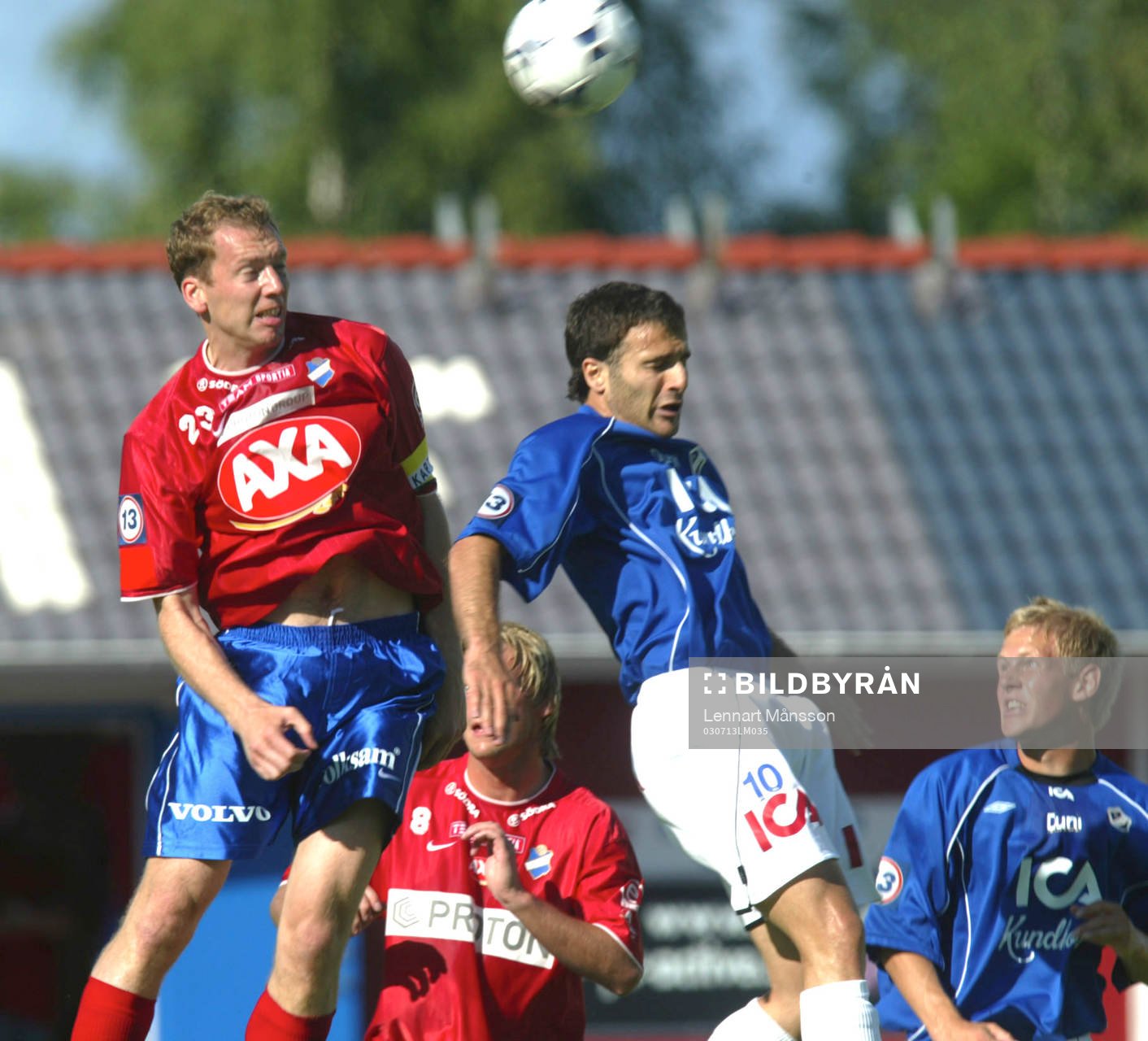   Sharbel Touma nickduellerar med Fredrik Bild.
