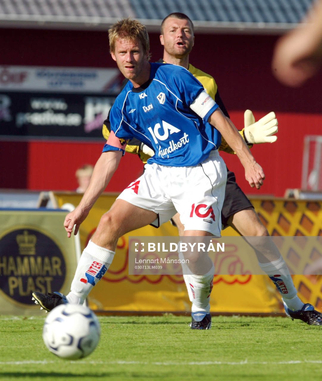  Försvarsarbete, försvarssamarbete. Tommy Jönsson och målvakt Conny Johansson.