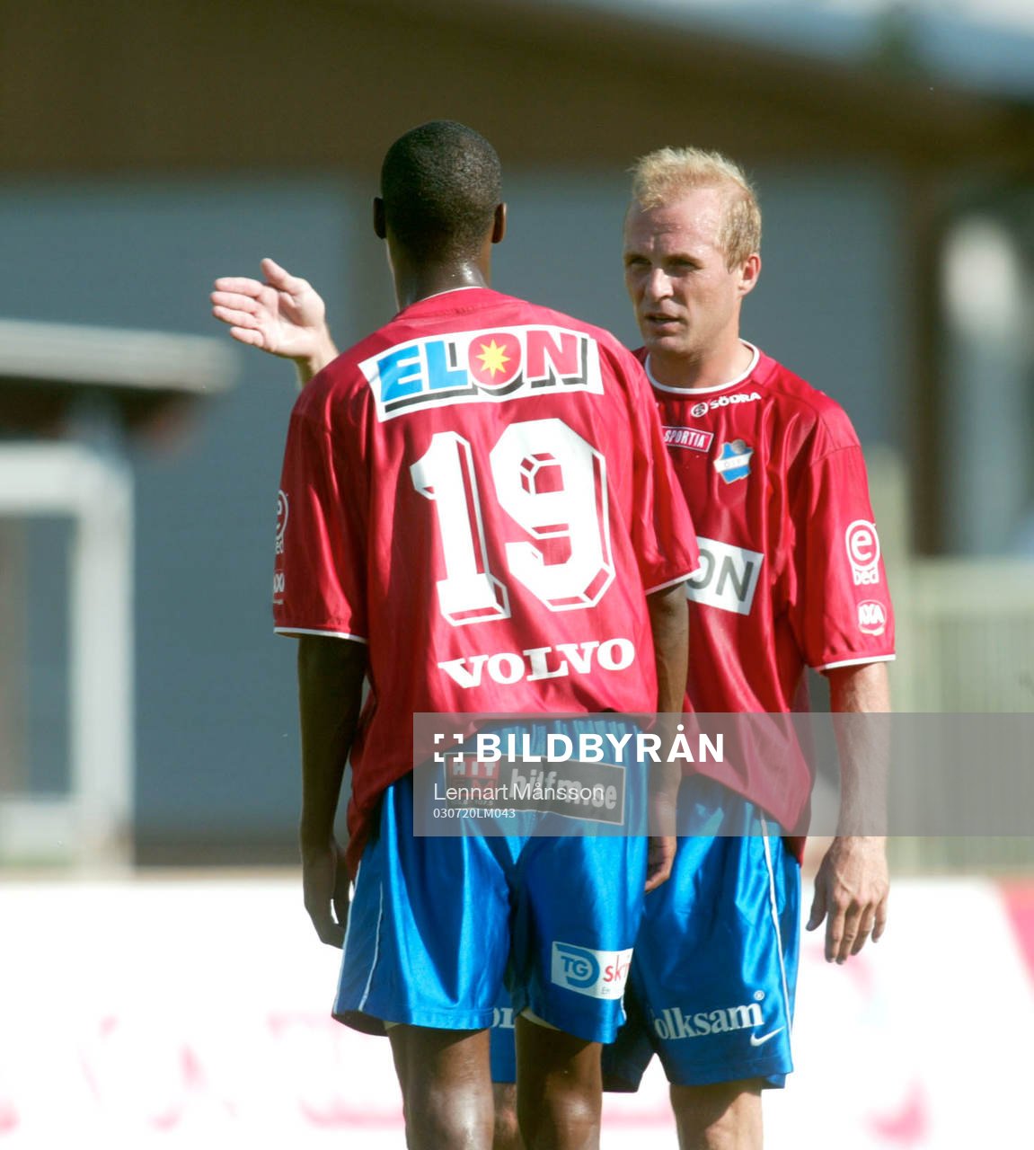 Peter Wibrån instruerar Atiba Hutchinson