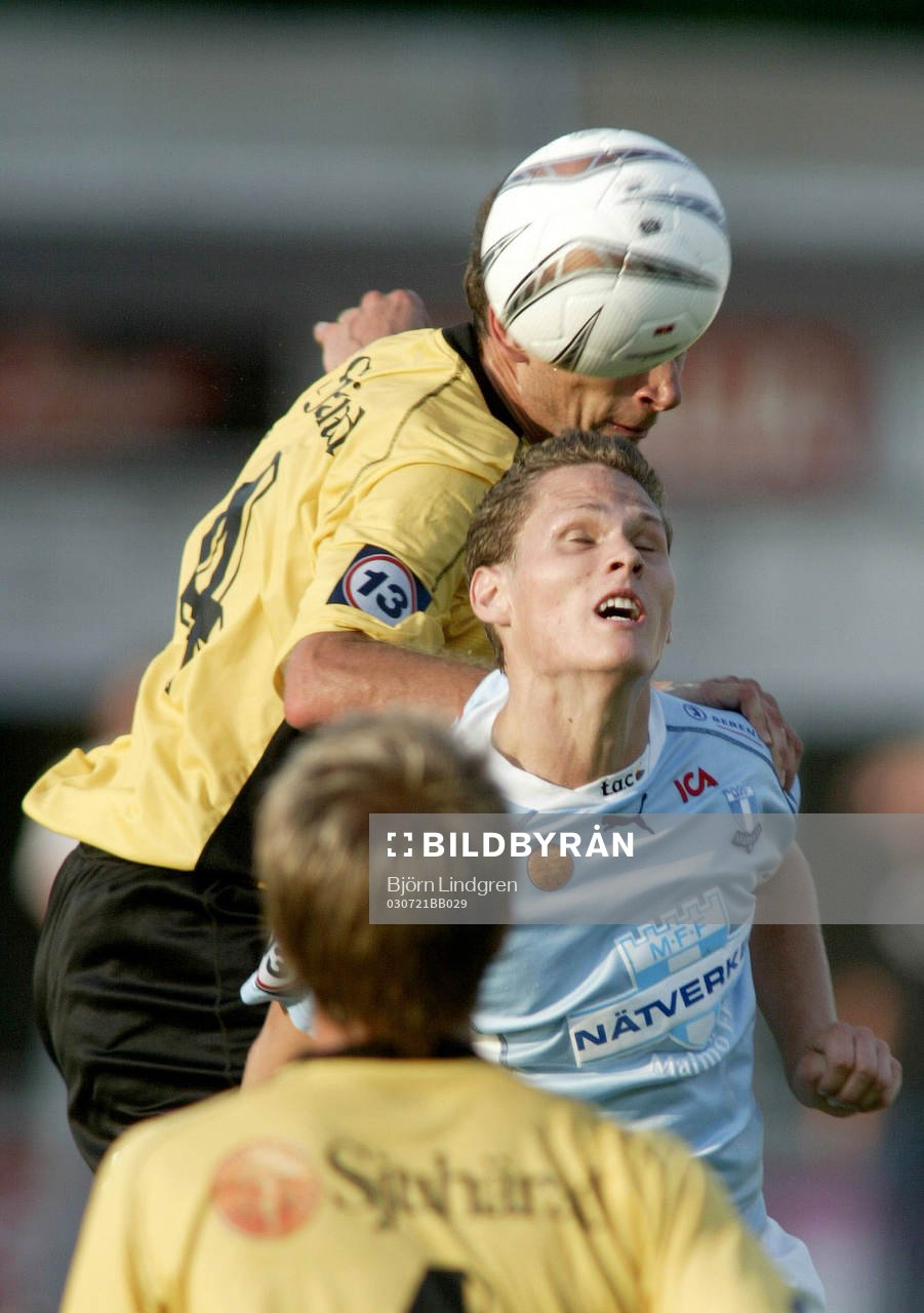  Joakim Alexandersson, Elfsborg och Jon Jönsson, Malmö i nickduell