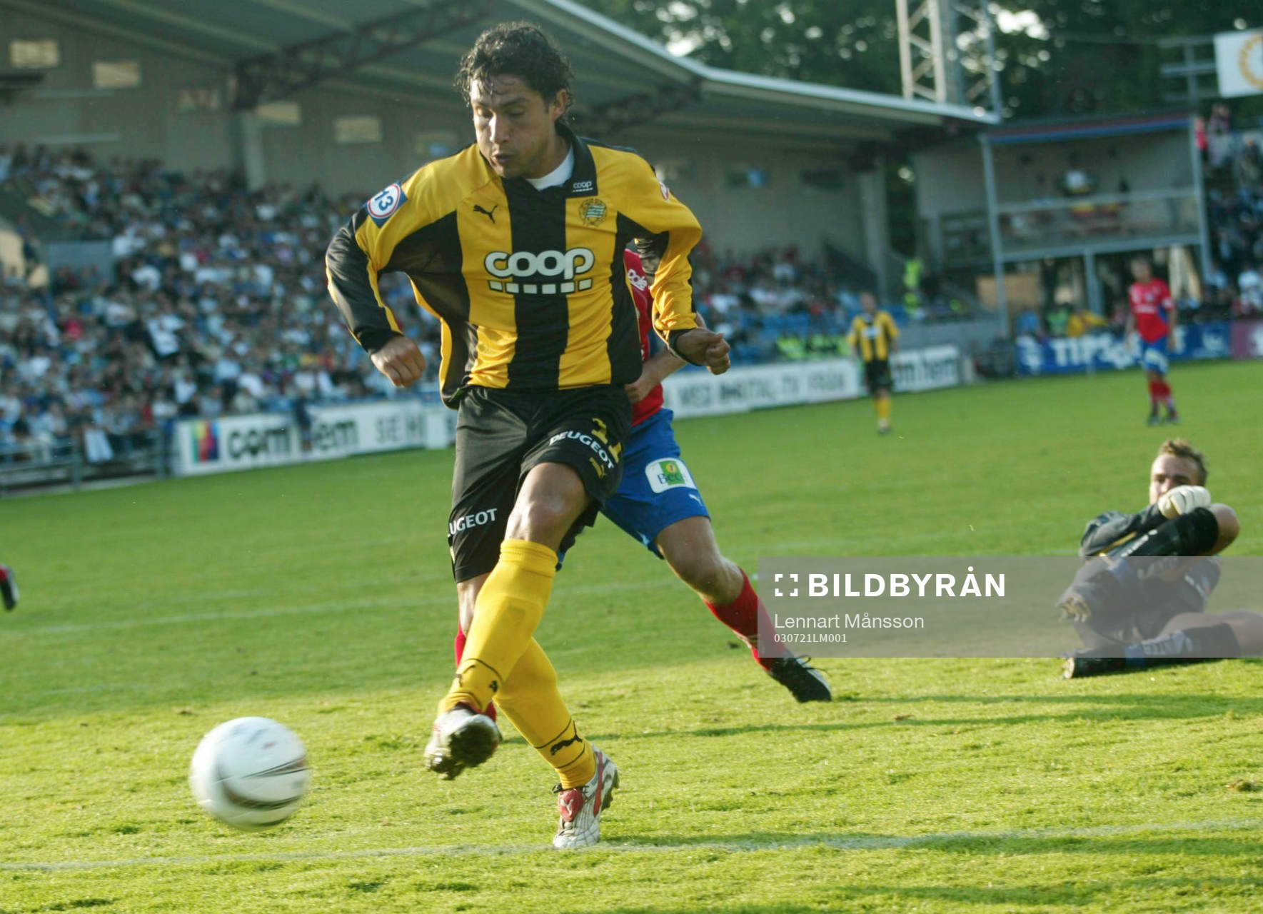 0-1 Pablo Pinones-Arce rullar in bollen, mv Fredrik Larsson