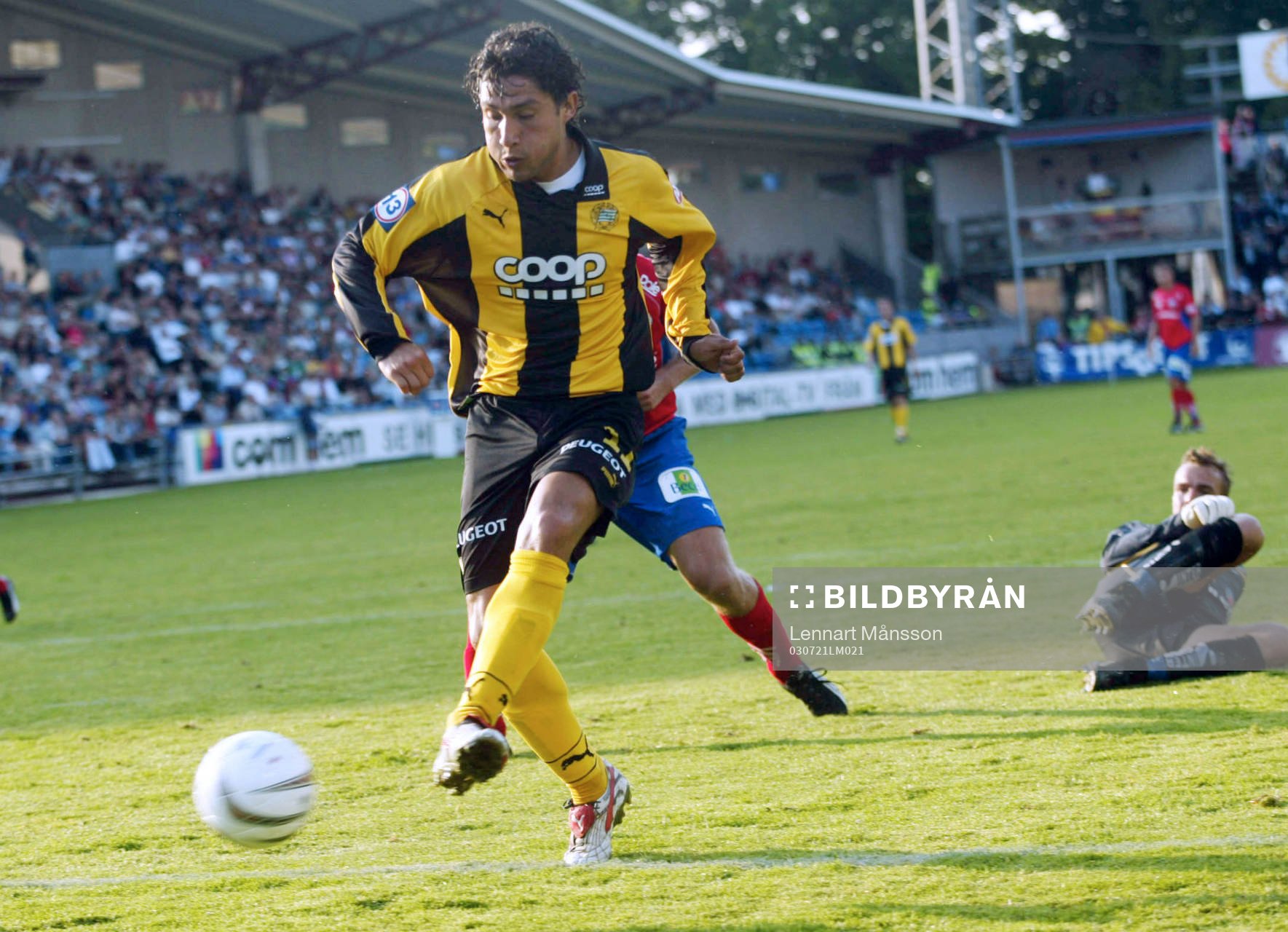 0-1 Pablo Pinones-Arce rullar in bollen, målvakt Fredrik