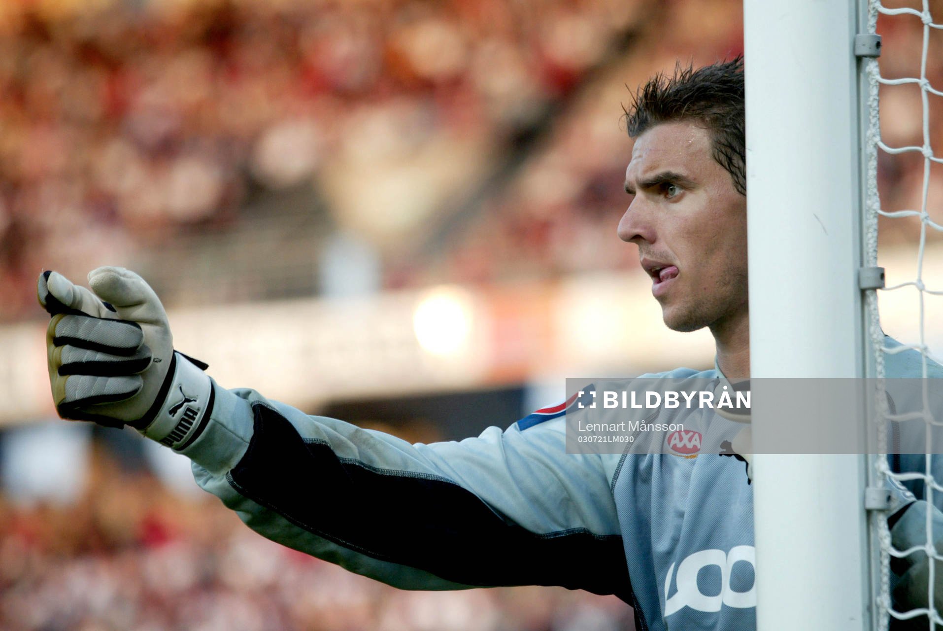 Ante Covic, målvakt,  dirigerar
