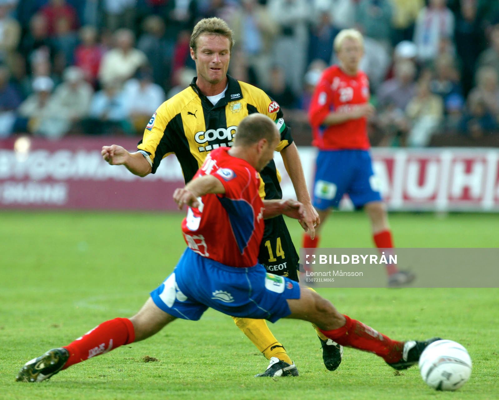Mikkel Jensen, Hammarby. Tommi Grönlund, täcker skott