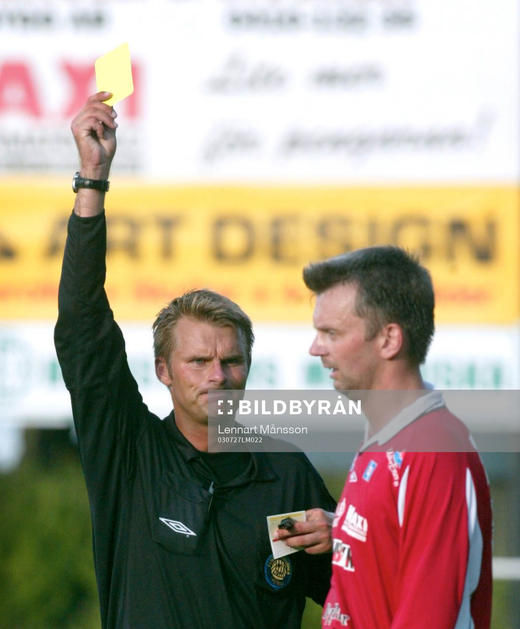 Michael Lerjeus, domare,  gult kort, varning