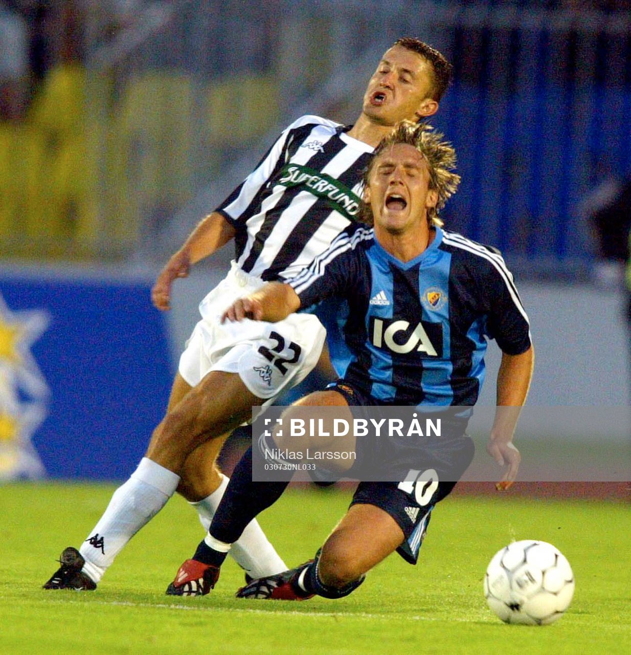 Fotboll, champions league, Djurgården - Partisan Belgrad: Sasa Ilic, Belgrad och Andreas Johansson, Djurgården.