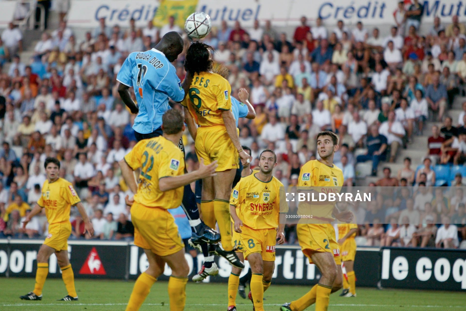 Bouba Dio och Yepes. Nickduell