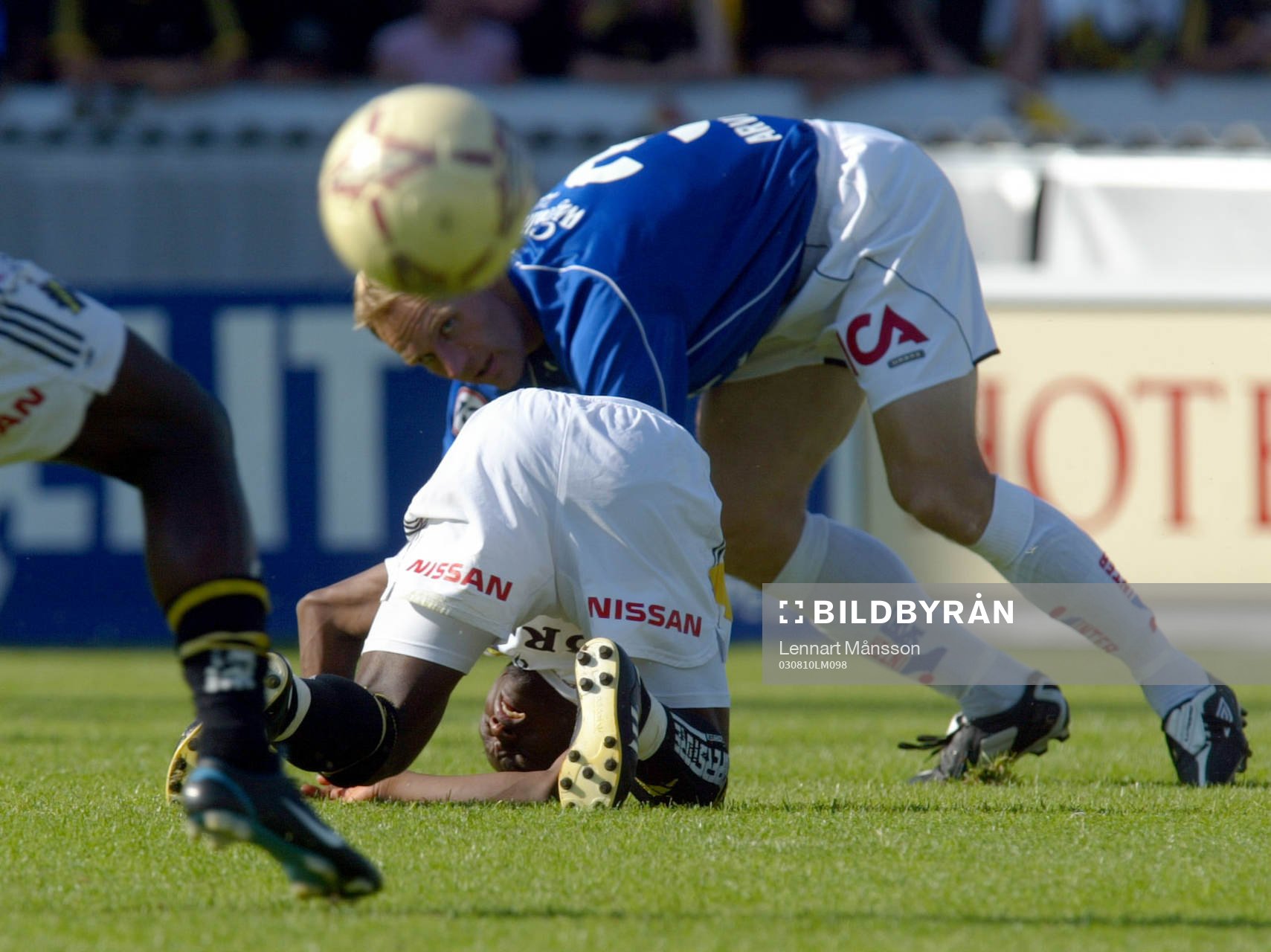 Torbjörn Arvidsson har fått Benjamin Kibebe på fall