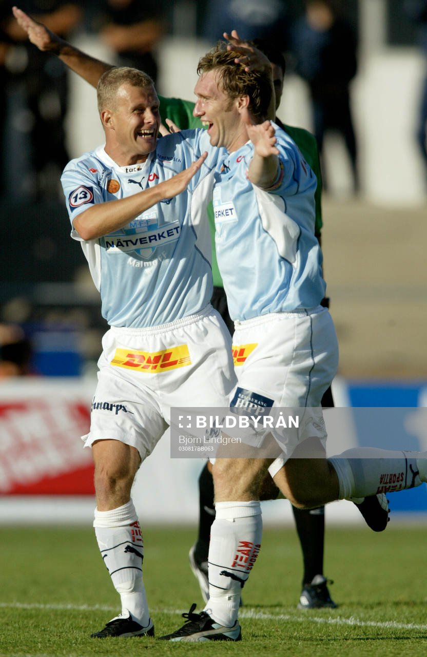 Kristian Bergström gratulerar Niklas Skoog