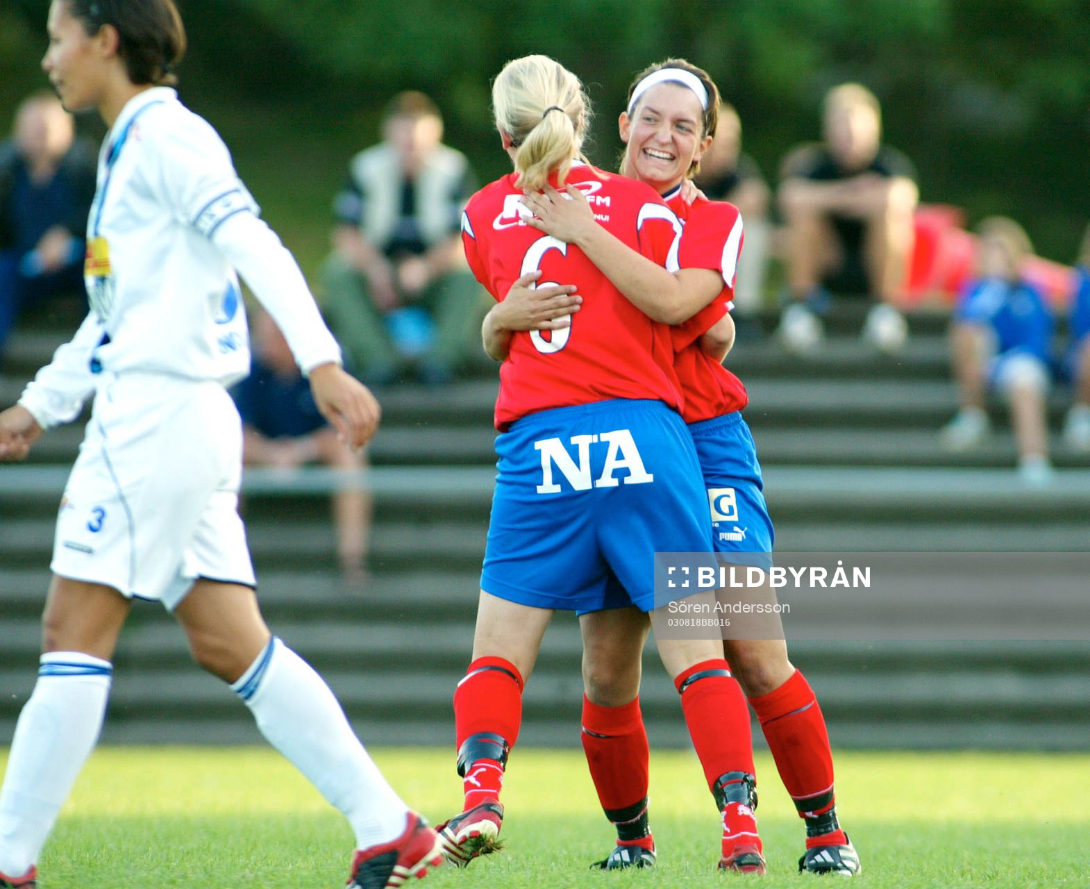 Lisa Dahlkvist och Sara Sohlberg, Karlslund, jubel
