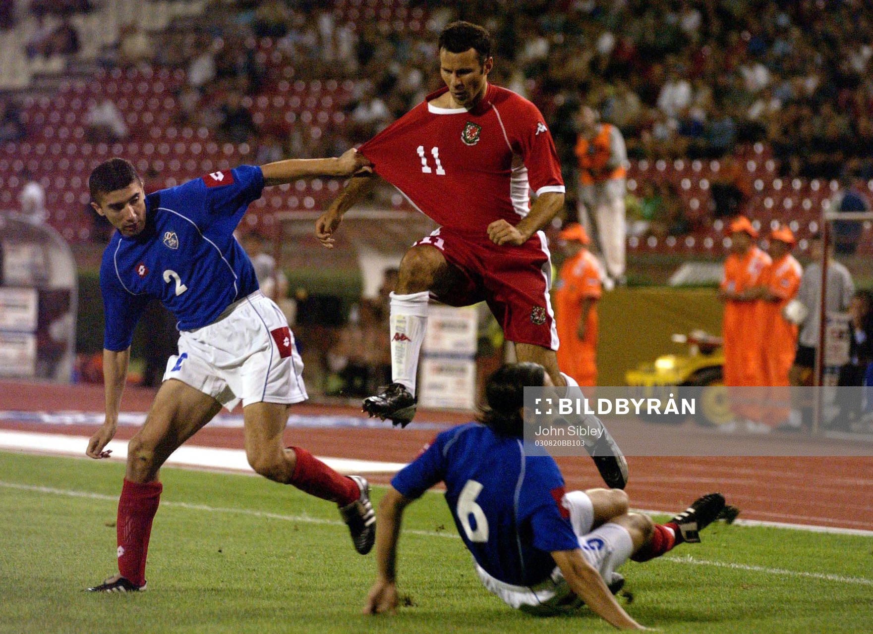 Ryan Giggs, Wales kommer mellan Milivoje Cirkovic och Goran