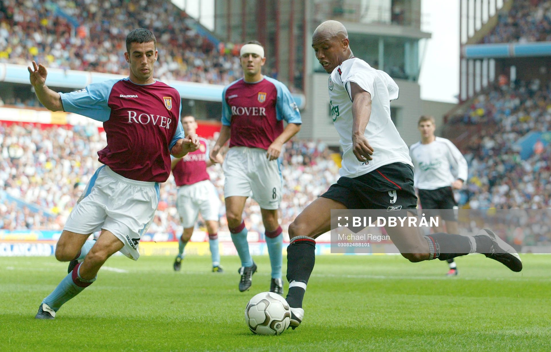 El-Hadji Diouf, Liverpool,  jagas av Mark Delaney