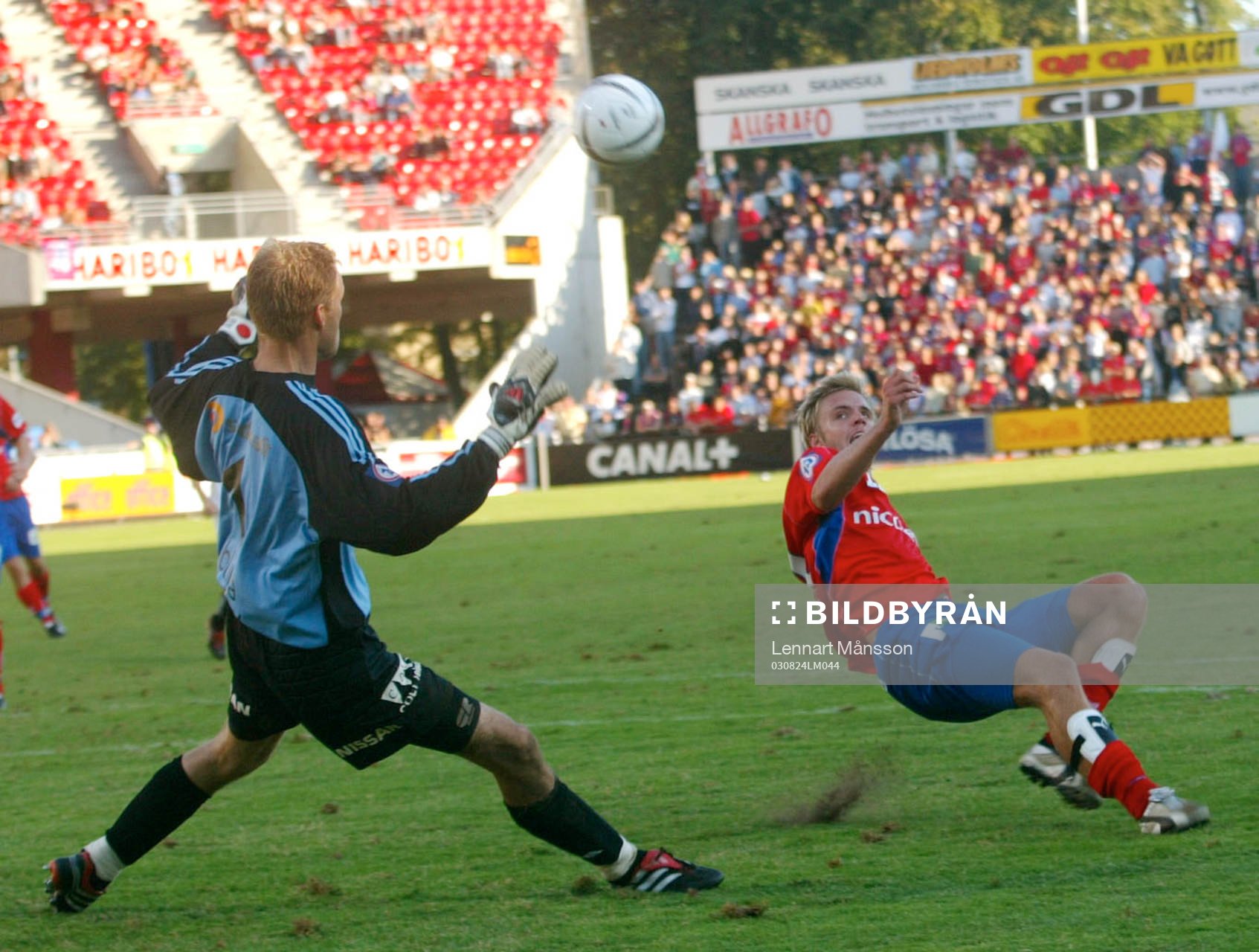 Andreas Dahl lobbar över Håkan Svensson