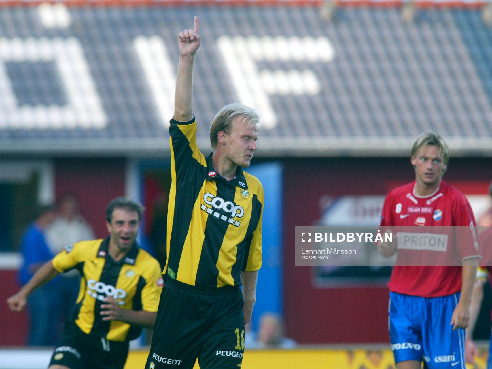 Fotboll, Allsvenskan, Öster - Hammarby: Tremålsskytten Mikael Andersson, Hammarby jublar