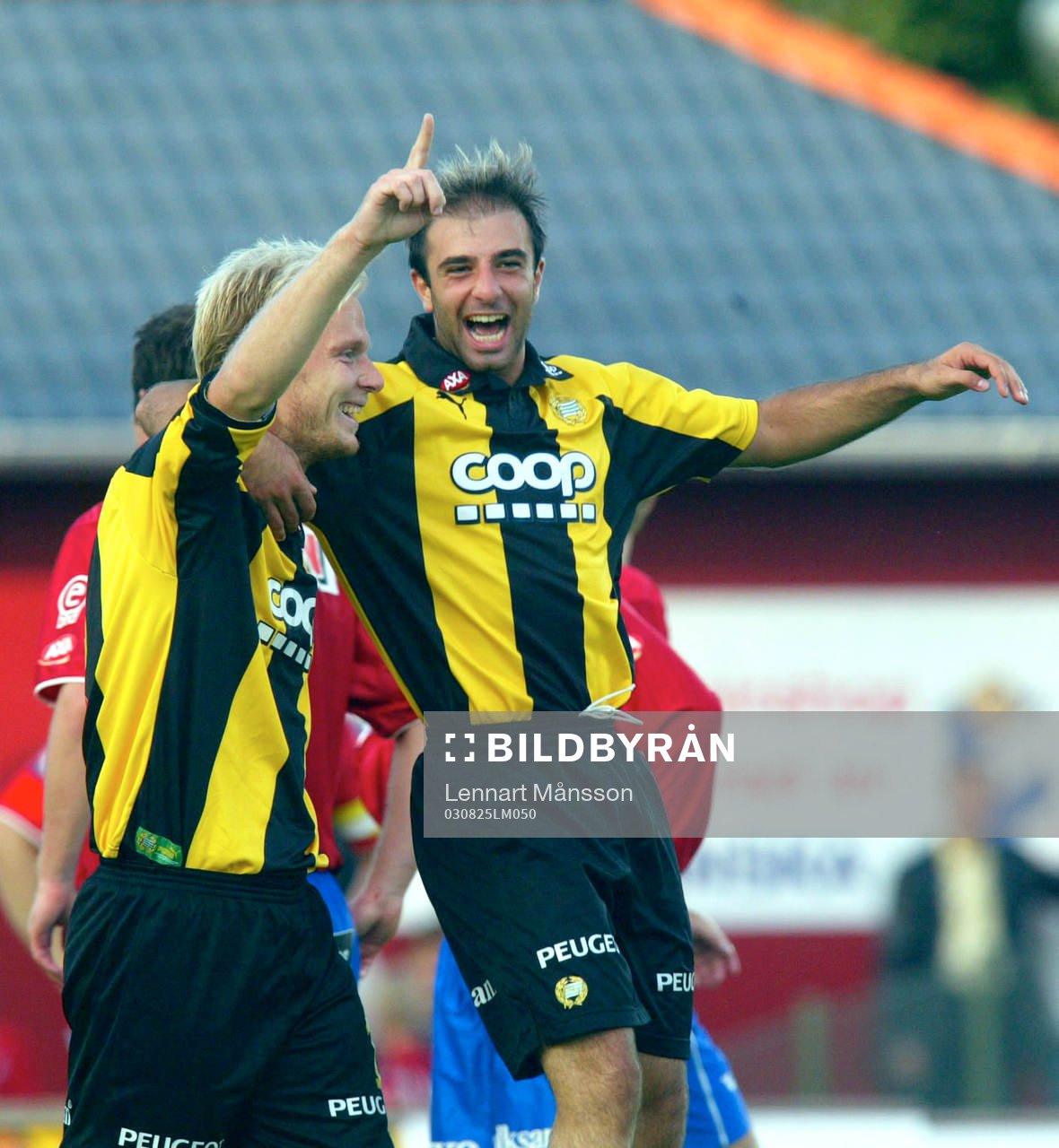  Hammarbys målskyttar; Mikael Andersson (3) och Kennedy Bakircioglü (1) Jubel.
