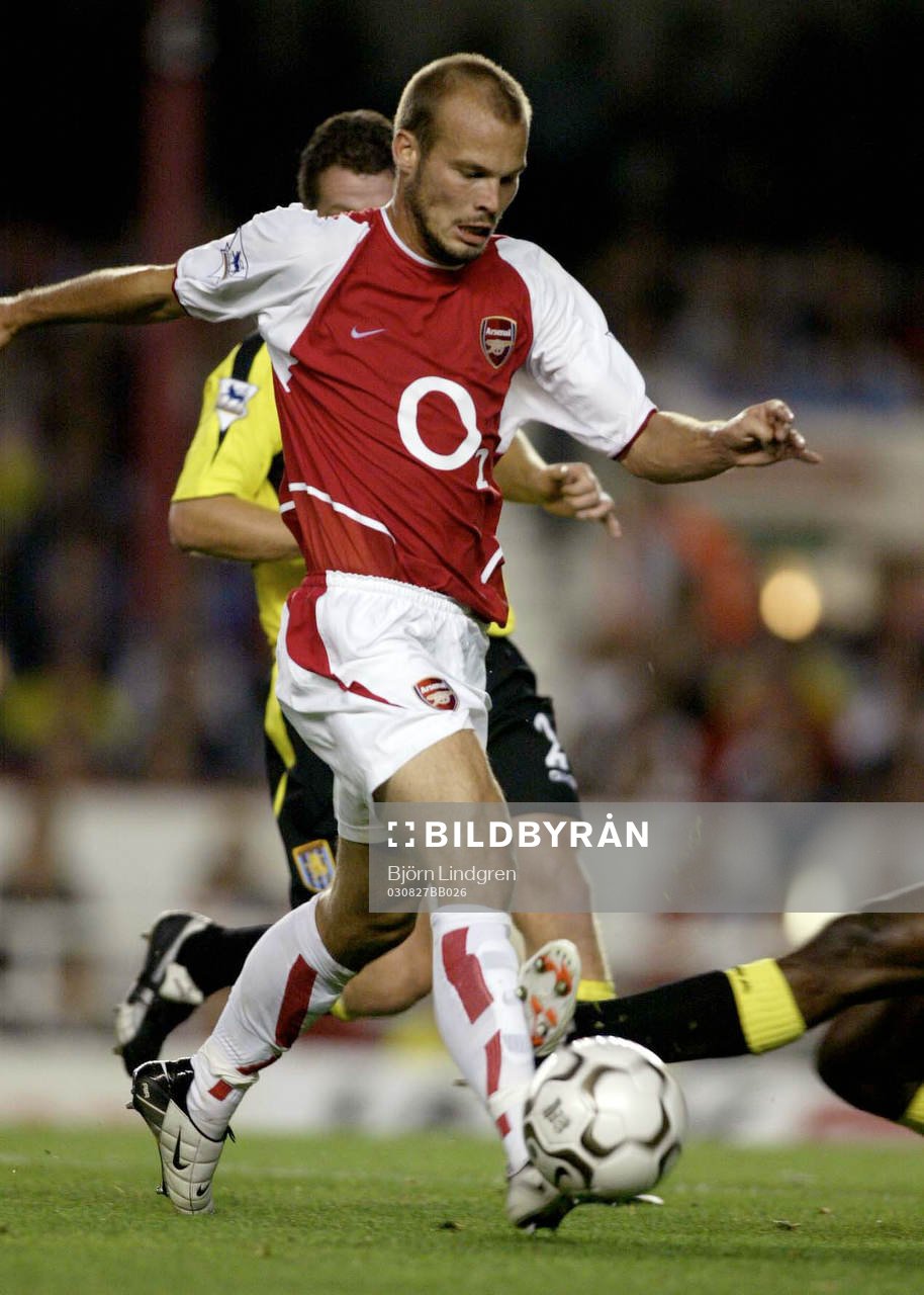 Fotboll, Engelsk, Premier League, Premiership, Arsenal - Aston Villa: Tur att Fredrik Ljungberg, Arsenal, har benskydd...
