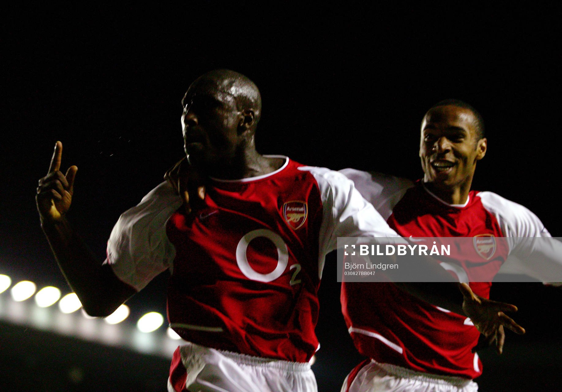  Sol Campbell, Arsenal jubel tillsammans med Thierry Henry efter 1-0