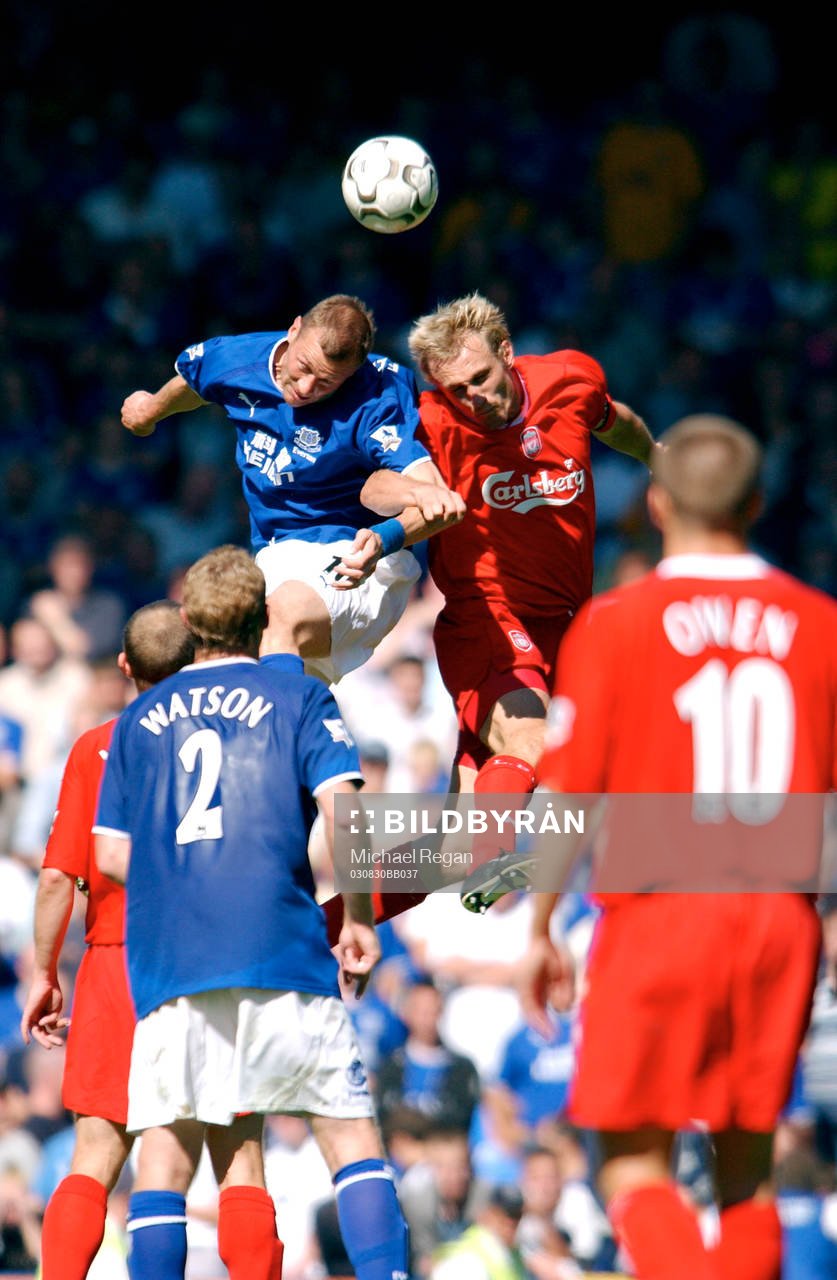  Sami Hyypia, Liverpool mot Duncan Ferguson, Everton.